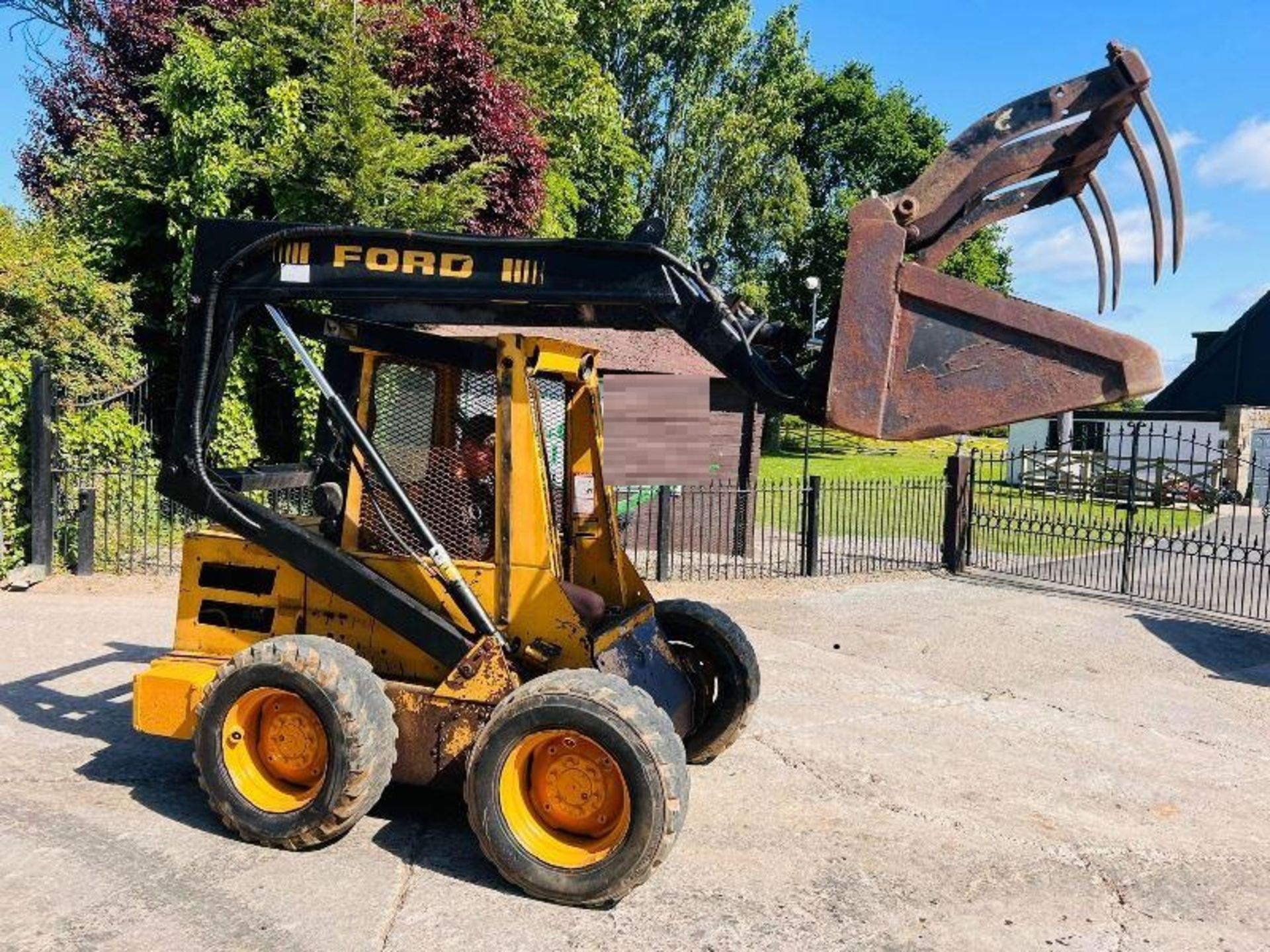 FORD L553 HIGH LIFT SKIDSTEER C/W GRAPPLE BUCKET - Image 8 of 18