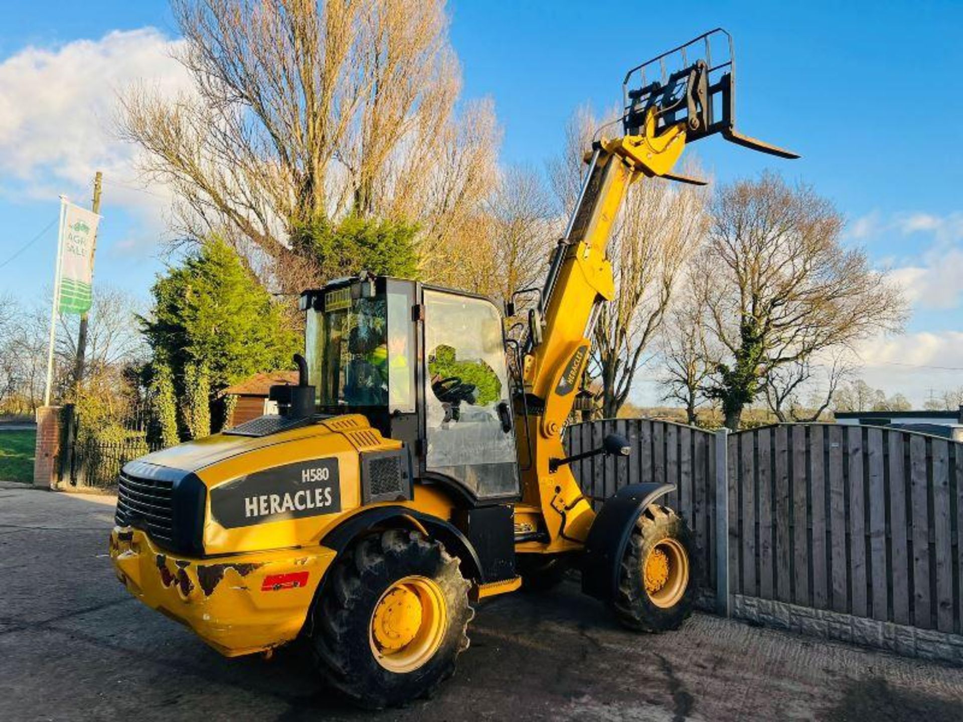 HERACLES H580 4WD TELEHANDLER * YEAR 2019 * C/W QUICK HITCH & PALLET TINES - Image 14 of 14