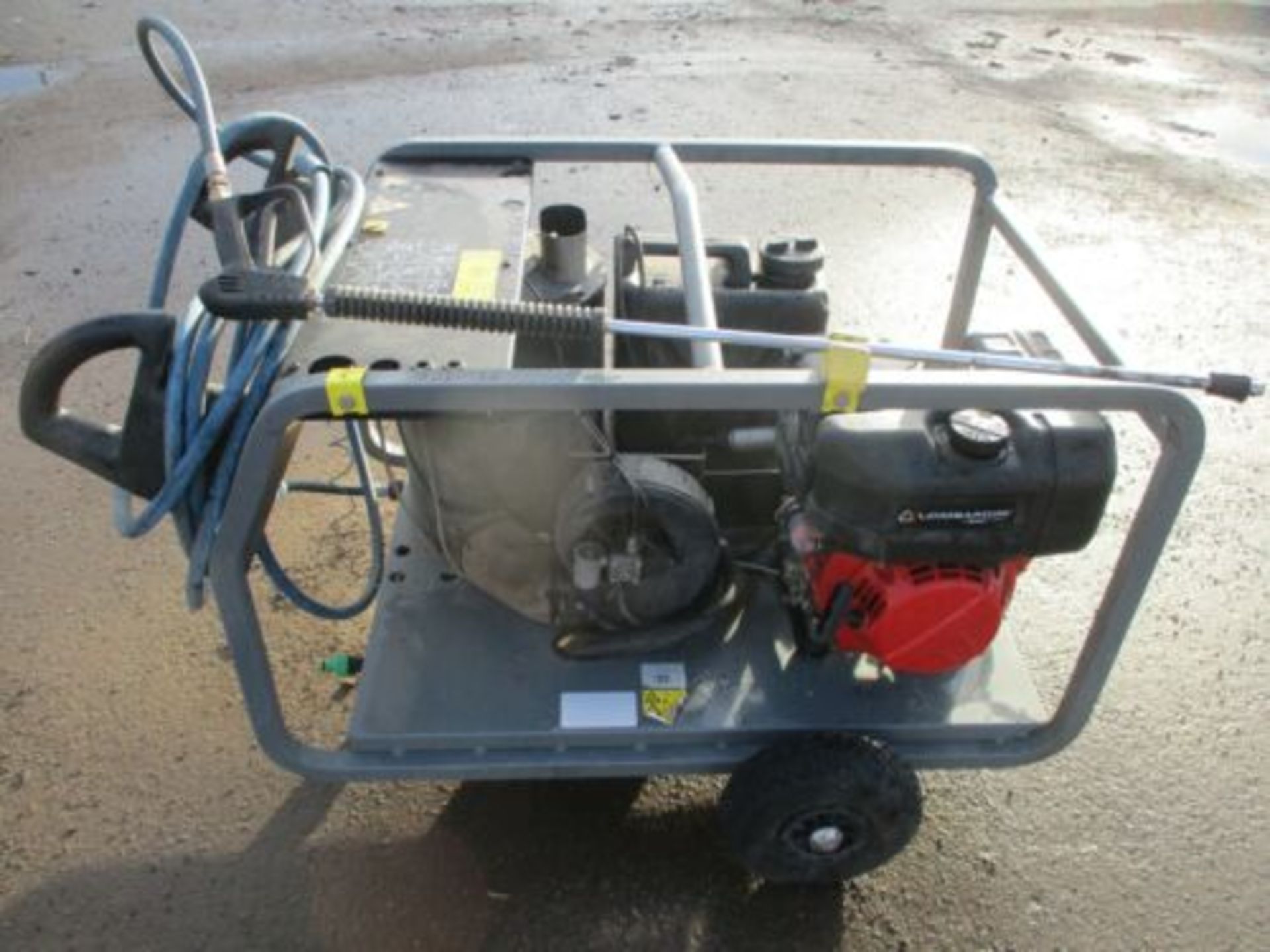 KARCHER HDS 801 D DIESEL ENGINE HOT PRESSURE WASHER STEAM CLEANER WASH 140 BAR - Image 4 of 7