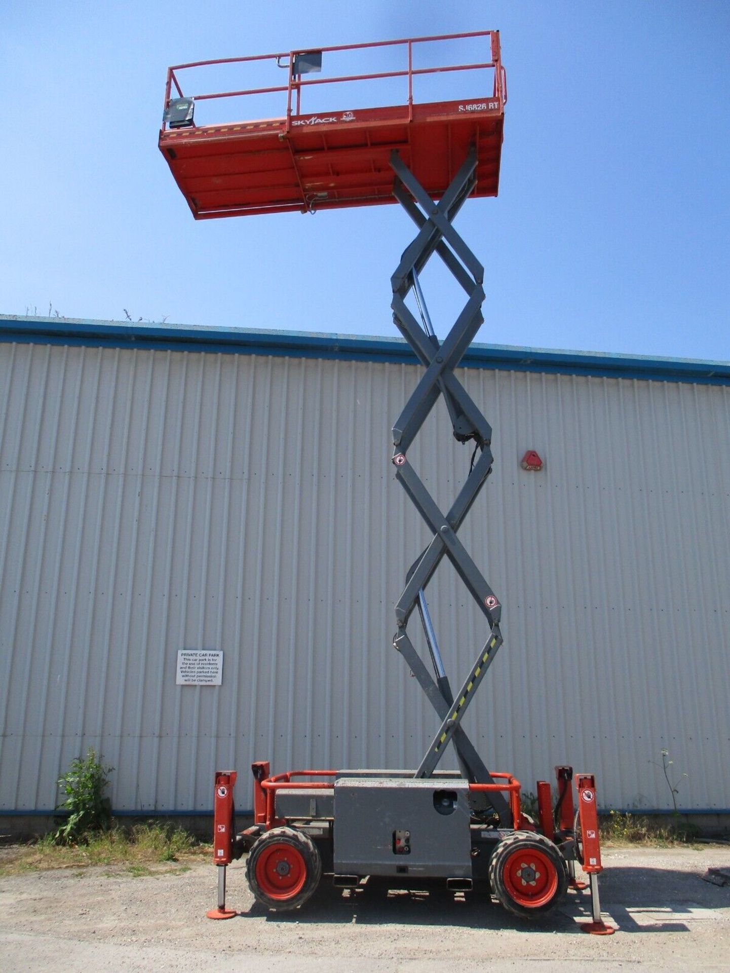 2015 SKYJACK SJ 6826 SCISSOR LIFT ACCESS PLATFORM CHERRY PICKER MEWP GENIE 6832 - Image 4 of 15