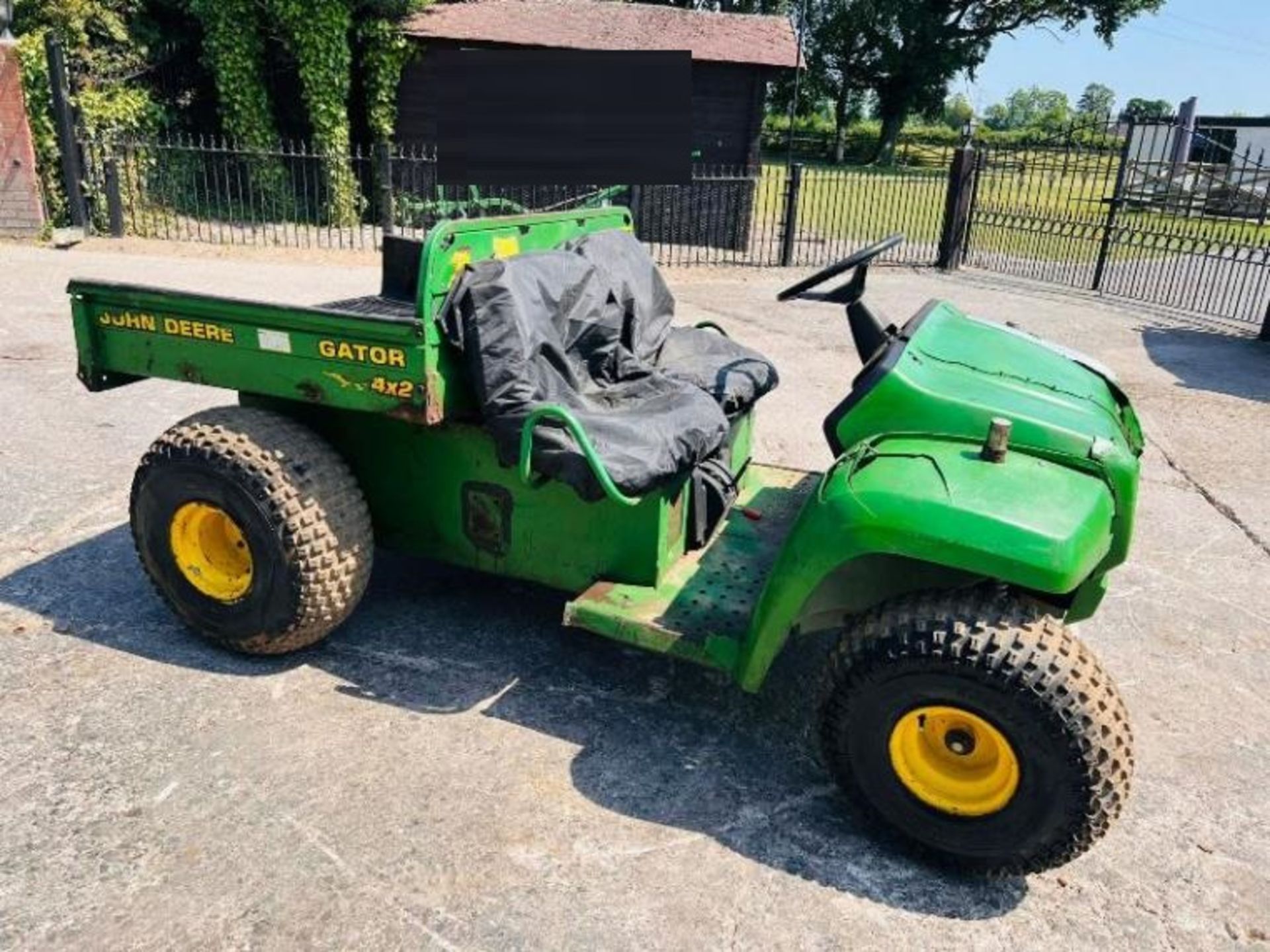 JOHN DEERE GATOR 4WD PETROL UTV C/W ELECTRIC TIP BODY - Image 5 of 15