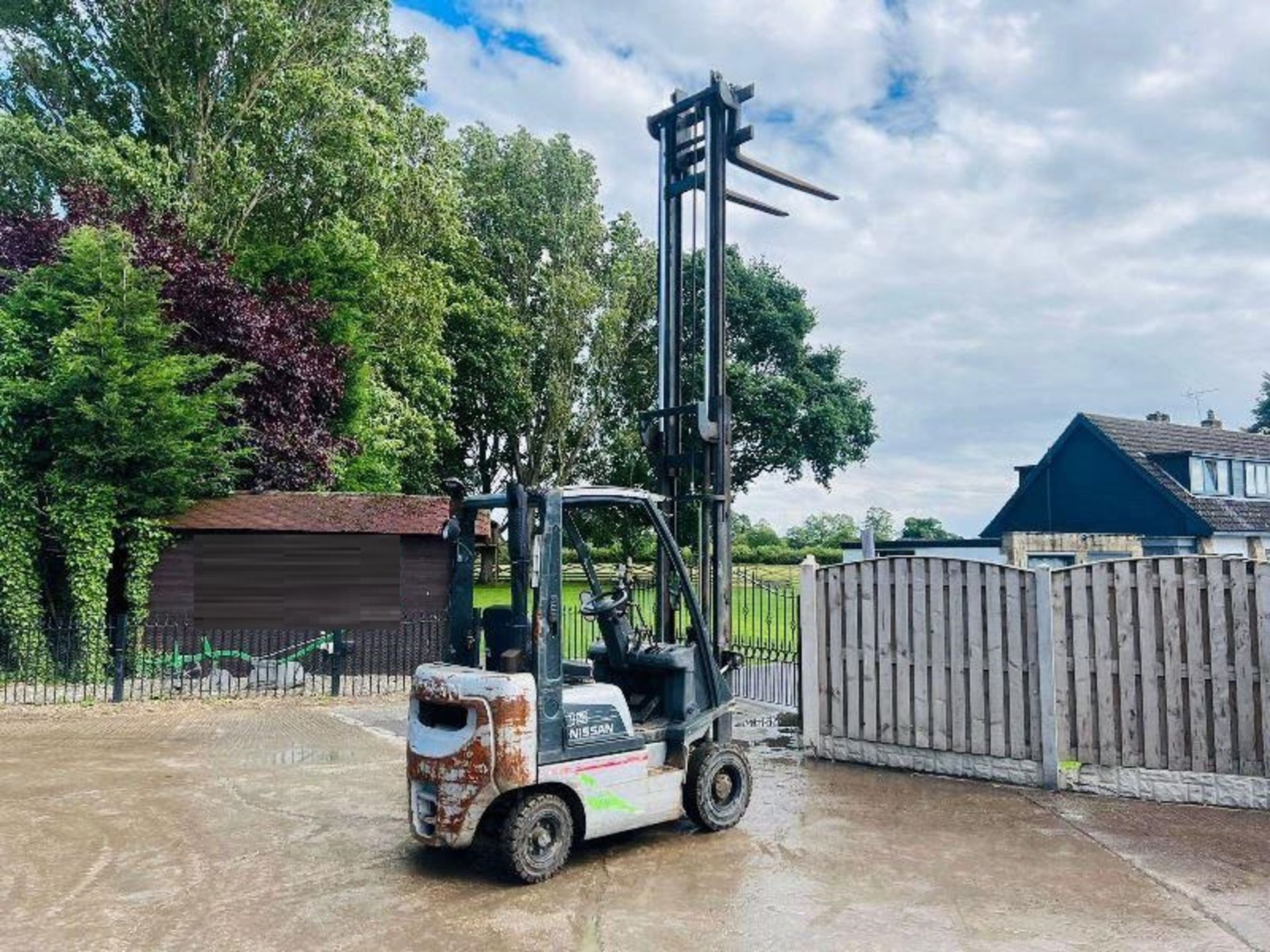 NISSAN 15 DIESEL FORKLIFT *YEAR 2006* C/W 2 STAGE MASK - Image 9 of 12