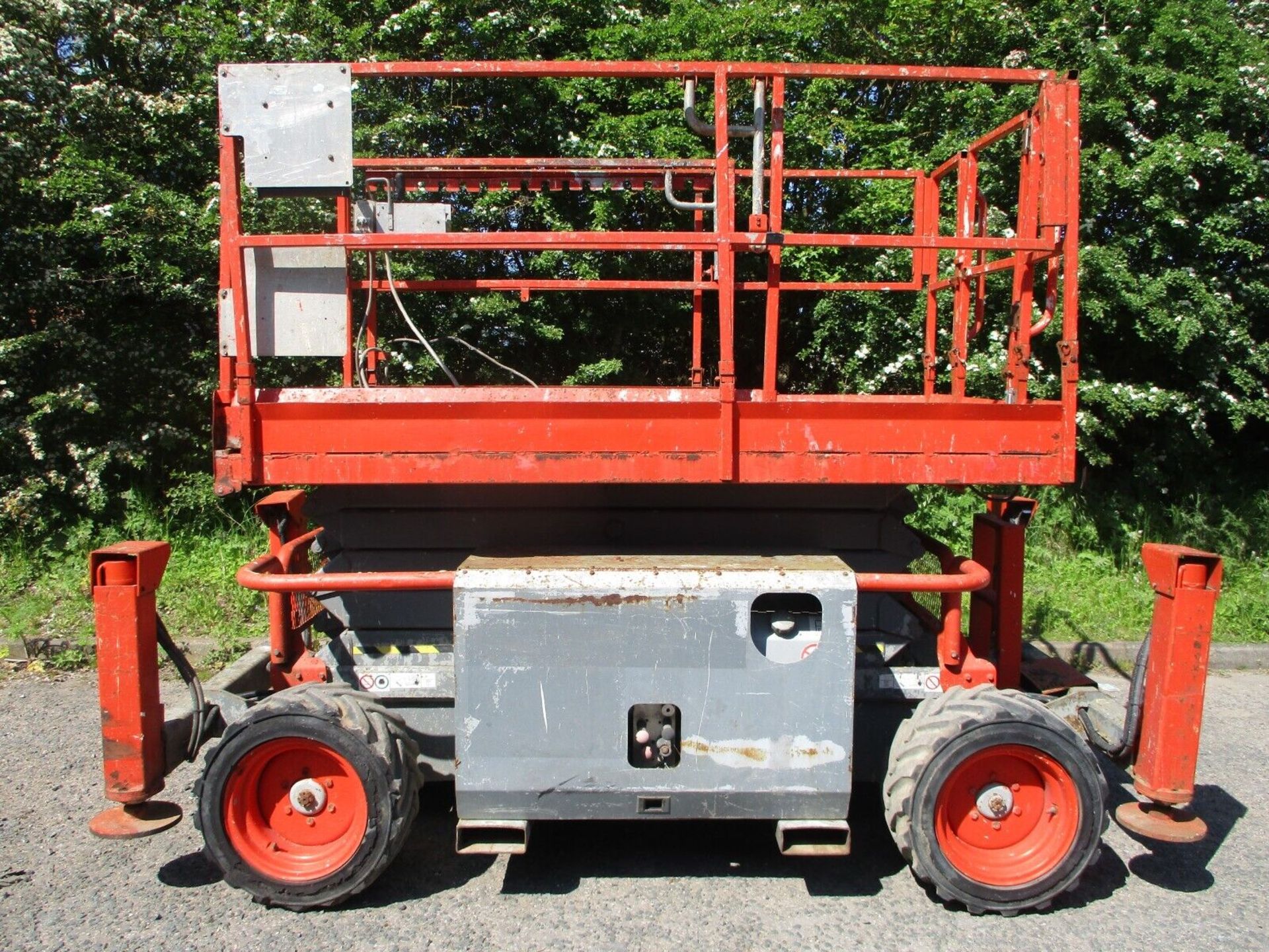 2010 SKYJACK 6832 SCISSOR LIFT ACCESS PLATFORM CHERRY PICKER MEWP GENIE - Image 14 of 14