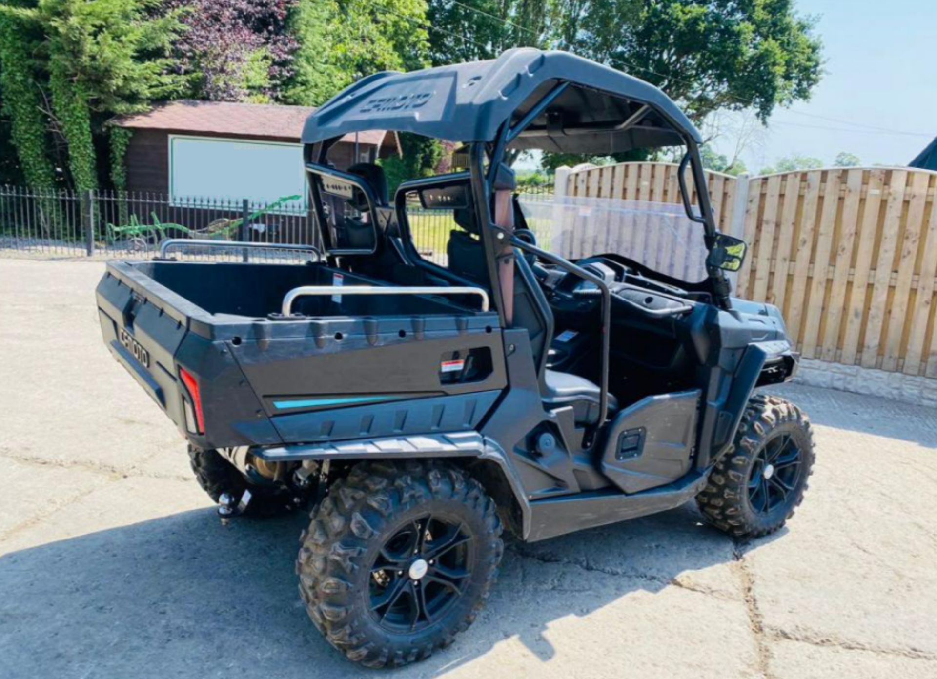 CF MOTO UFORCE 550 UTV BUGGIE * YEAR 2016 , ONLY 351 MILES * C/W REMOTE CONTROL WINCH - Image 4 of 14