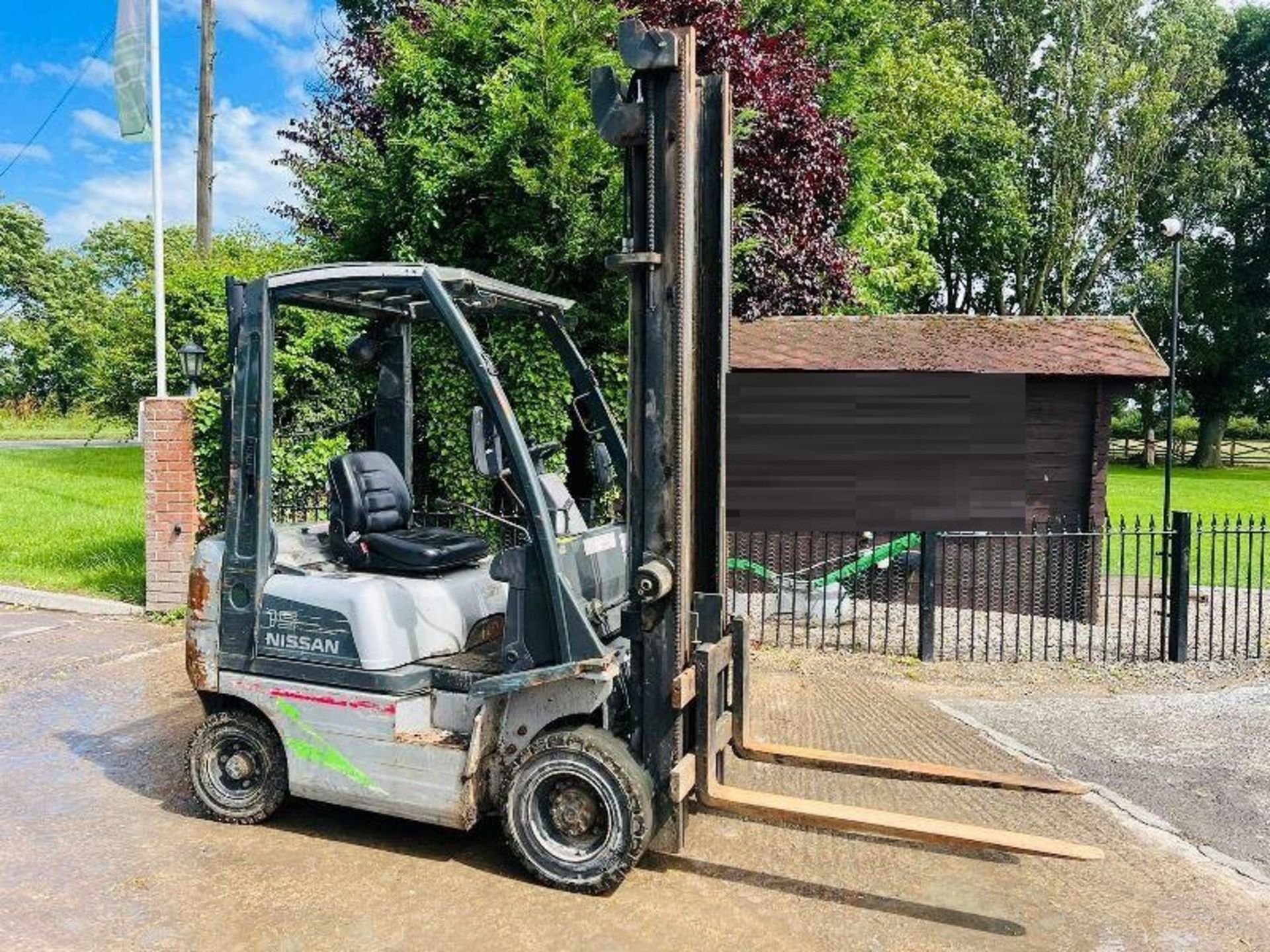 NISSAN 15 DIESEL FORKLIFT *YEAR 2006* C/W 2 STAGE MASK - Image 5 of 12