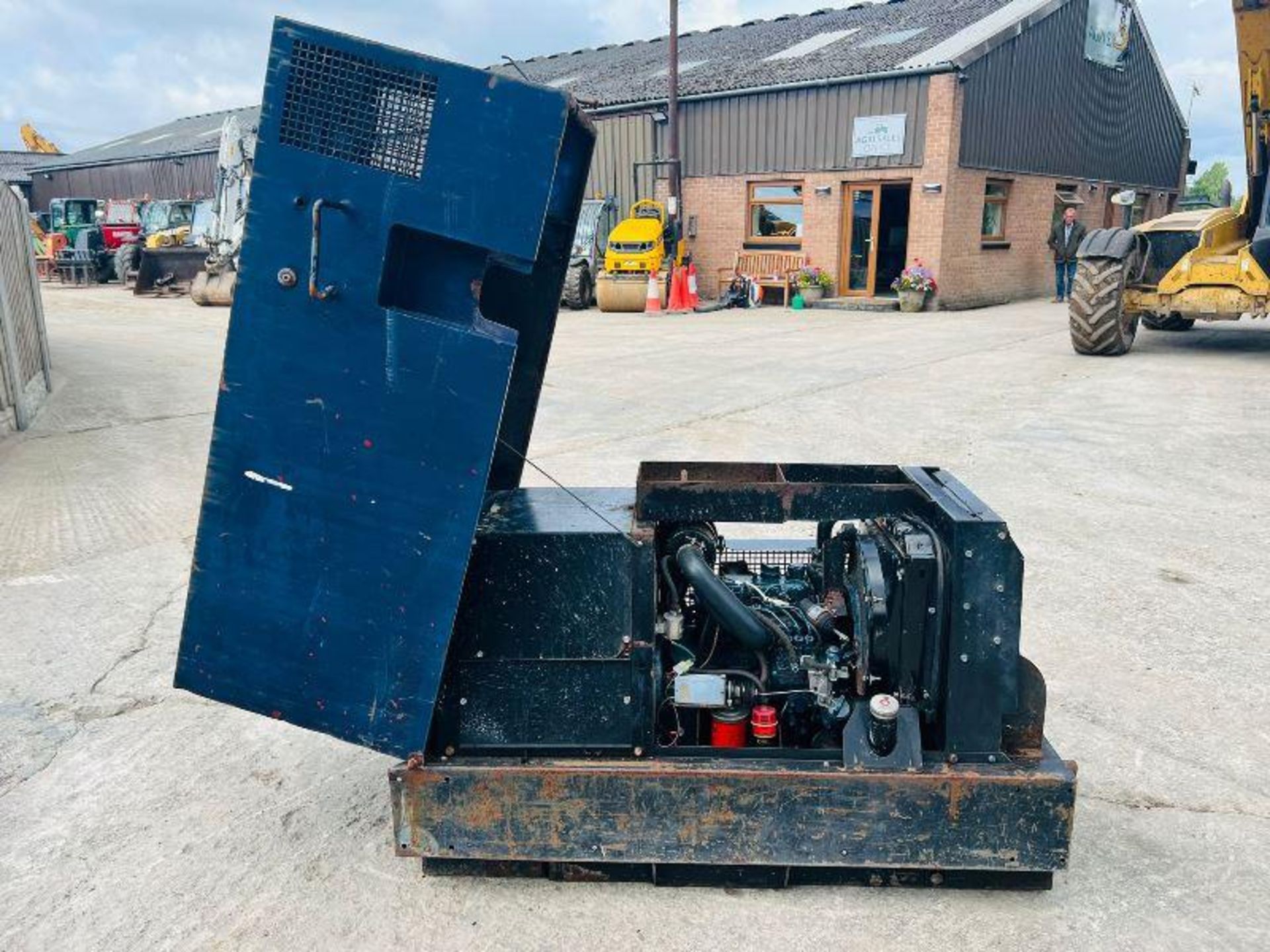 GENSET WELDER GENERATOR C/W KUBOTA 3 CYLINDER ENGINE - Image 2 of 12