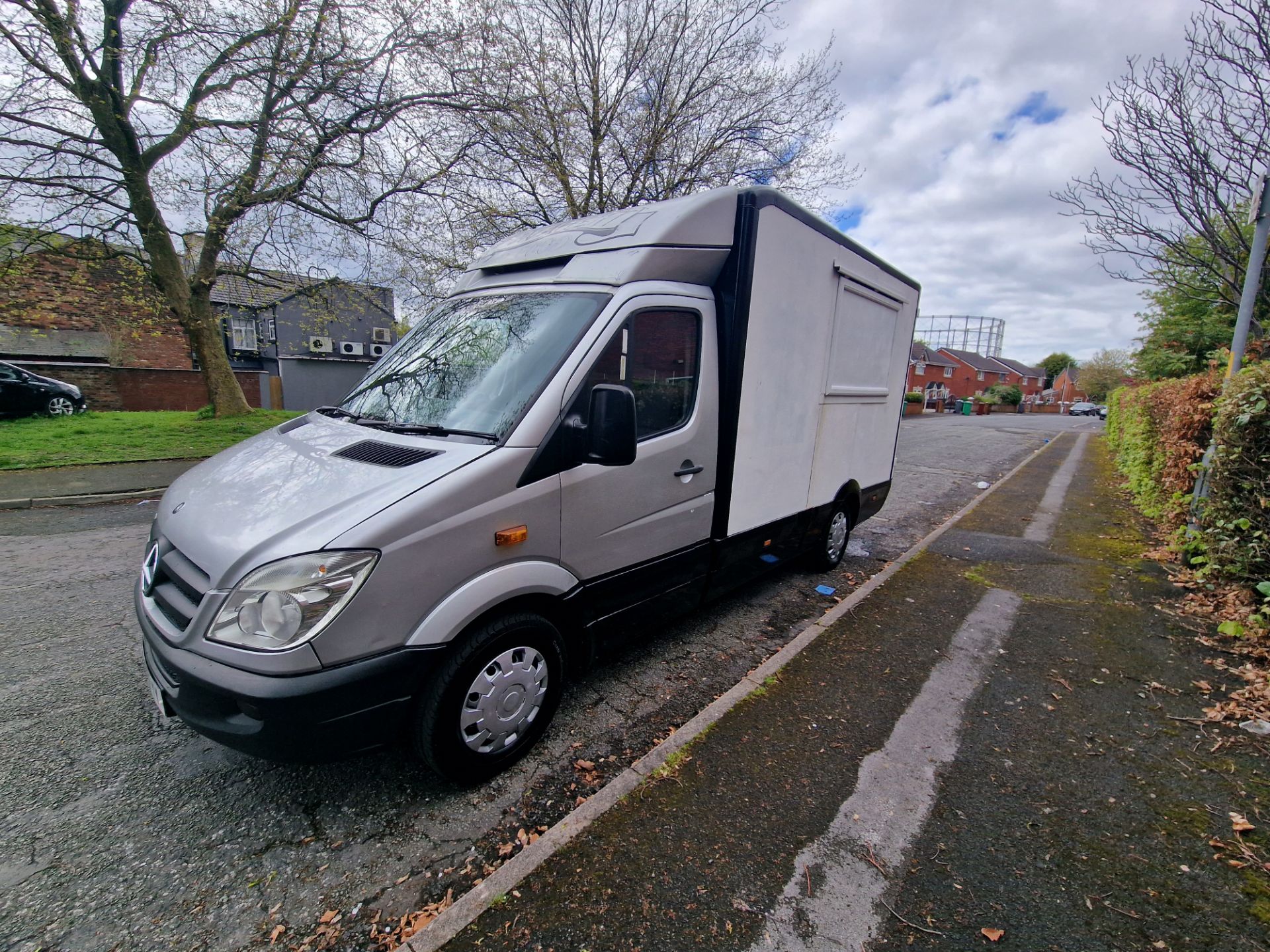 2010 MERCEDES SPRINTER CATERING VAN - INDEAL FOR NEW BUSINESS FAST FOOD