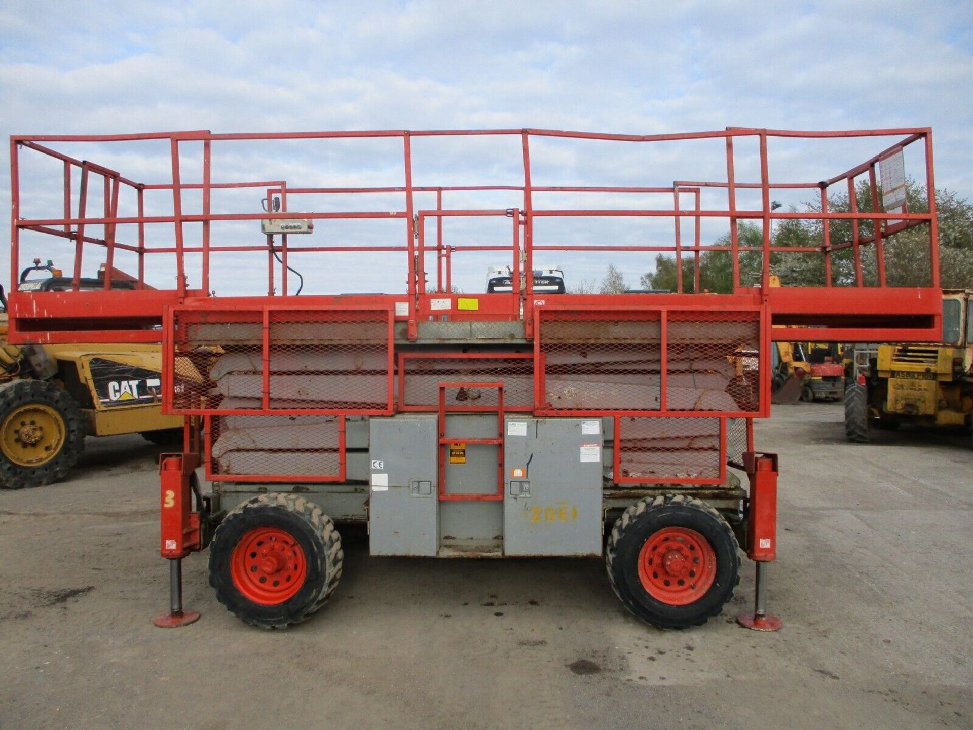 SKYJACK 8841 SCISSOR LIFT ACCESS PLATFORM CHERRY PICKER MEWP GENIE - Image 11 of 14