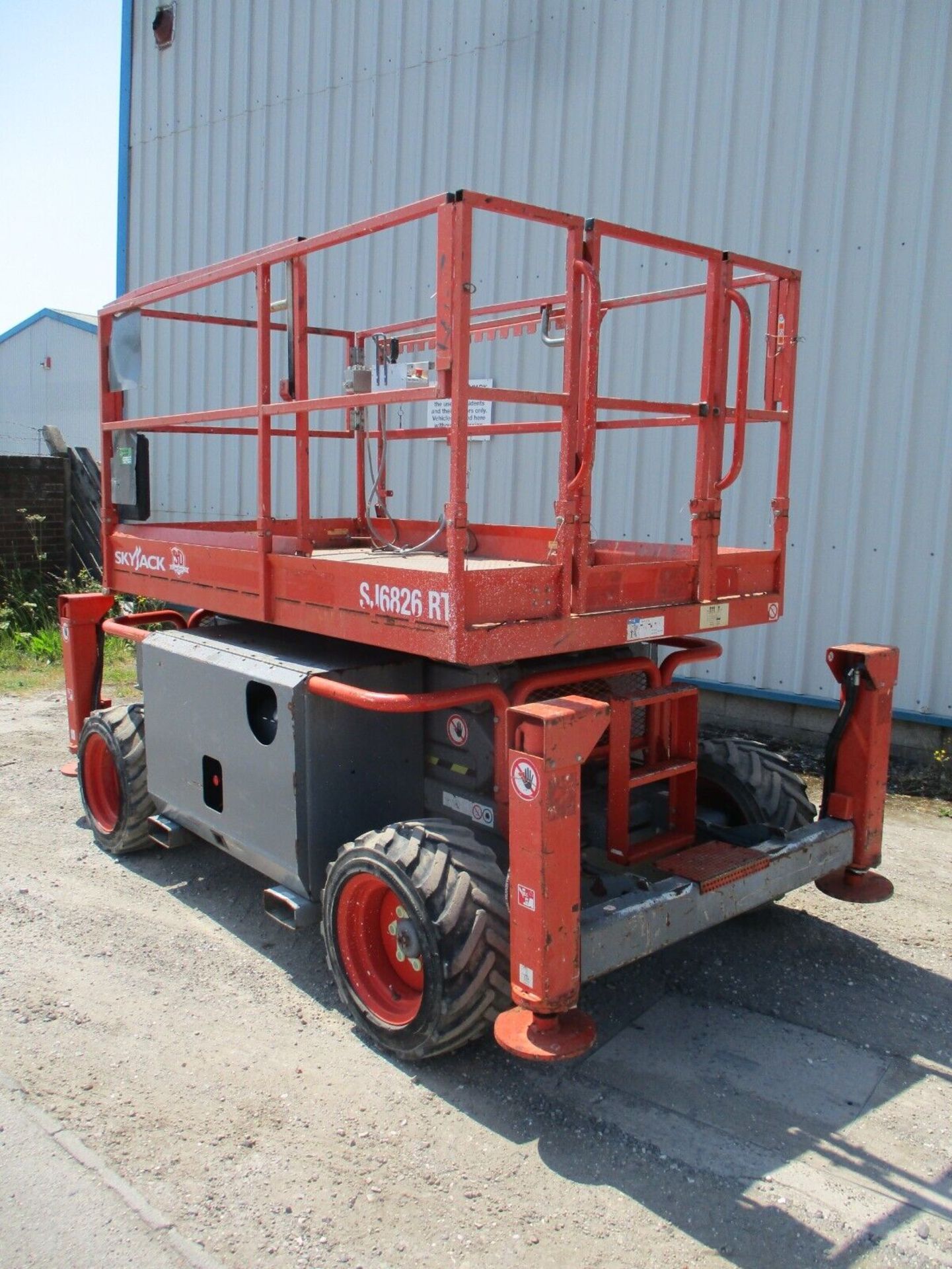 2015 SKYJACK SJ 6826 SCISSOR LIFT ACCESS PLATFORM CHERRY PICKER MEWP GENIE 6832 - Image 7 of 15