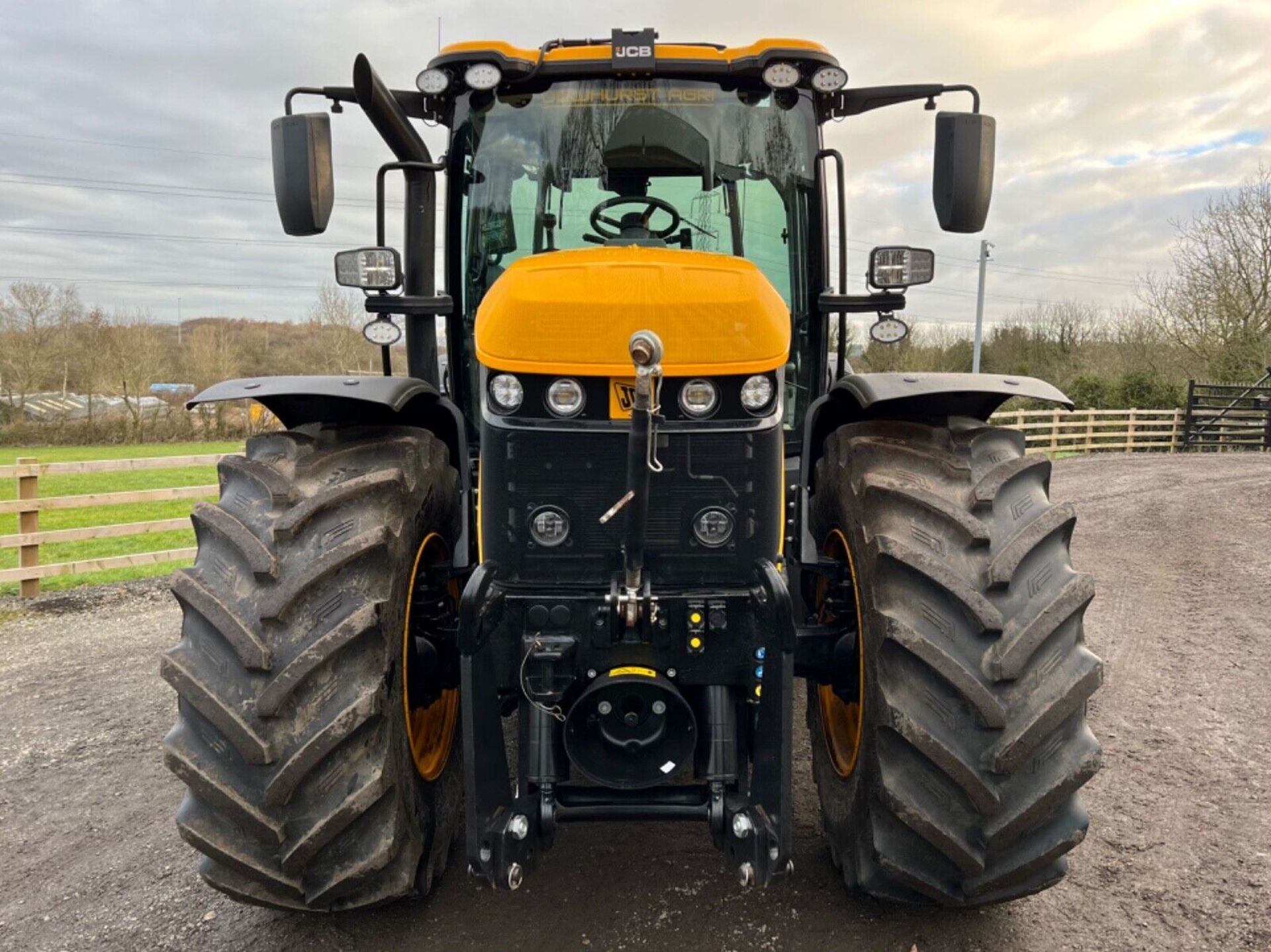 2021 (21) JCB FASTRAC 4220 STAGE V ** FULL SPEC ** LED ROAD LIGHT PACKAGE - Image 2 of 10