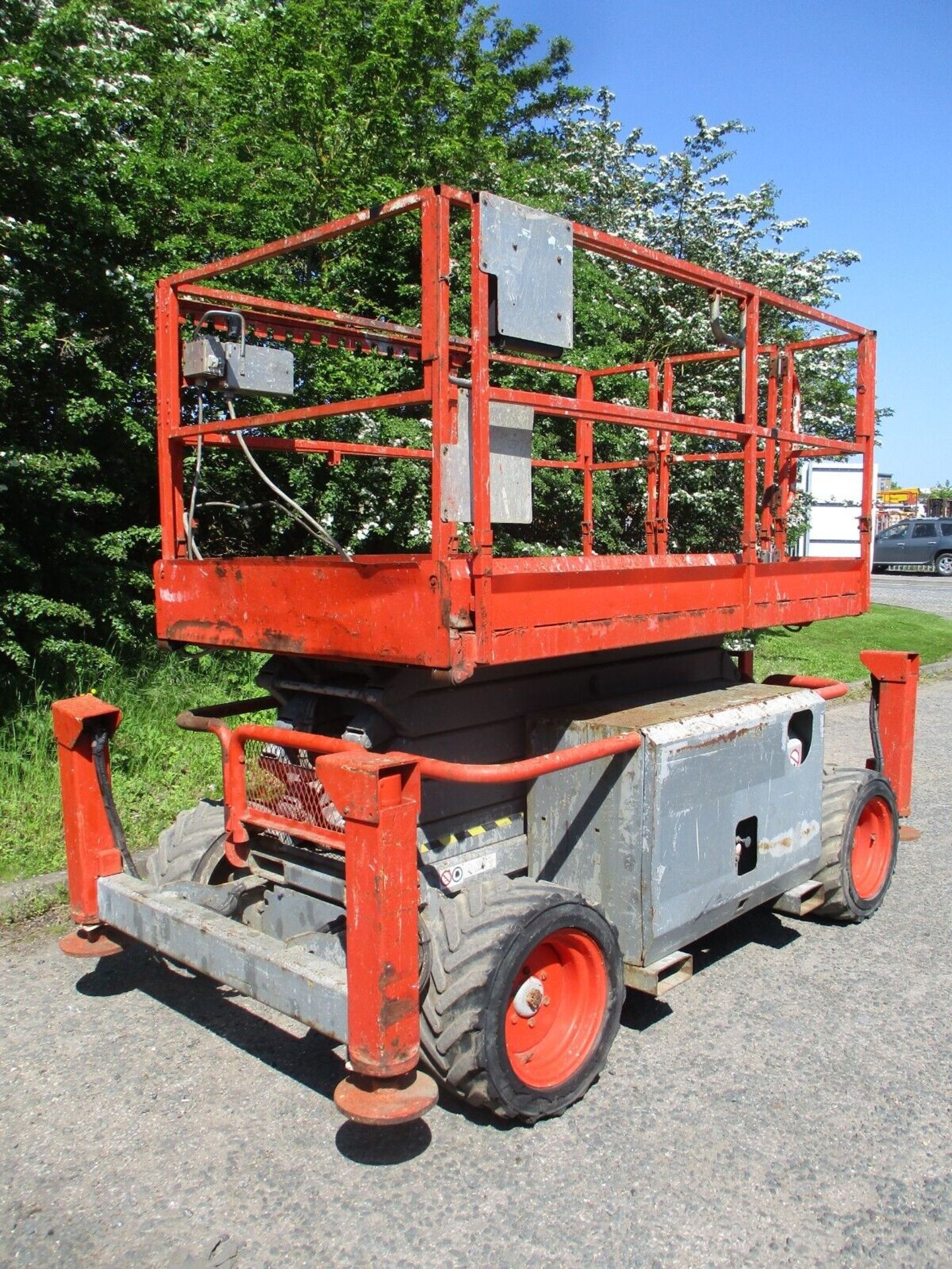 2010 SKYJACK 6832 SCISSOR LIFT ACCESS PLATFORM CHERRY PICKER MEWP GENIE - Image 9 of 14