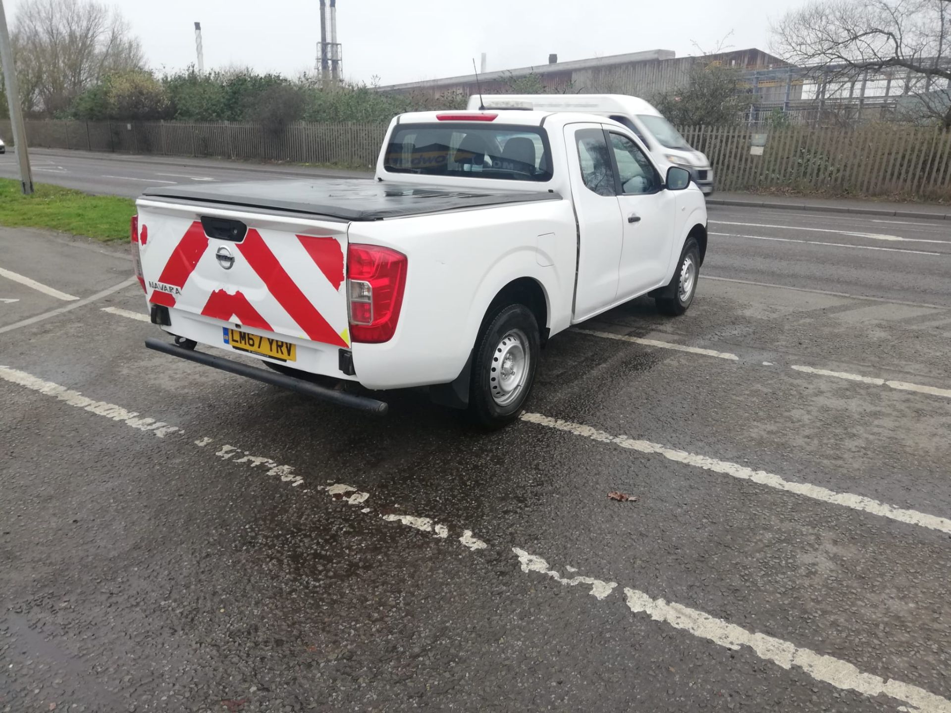 2017 67 NISSAN NAVARA KING CAB 4X4 PICK UP - 100K MILES - FULL DEALER HISTORY - EURO 6 - Image 8 of 10