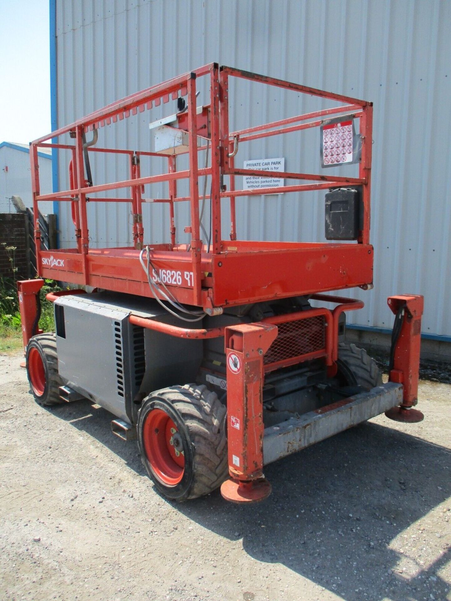 2015 SKYJACK SJ 6826 SCISSOR LIFT ACCESS PLATFORM CHERRY PICKER MEWP GENIE 6832 - Image 13 of 15