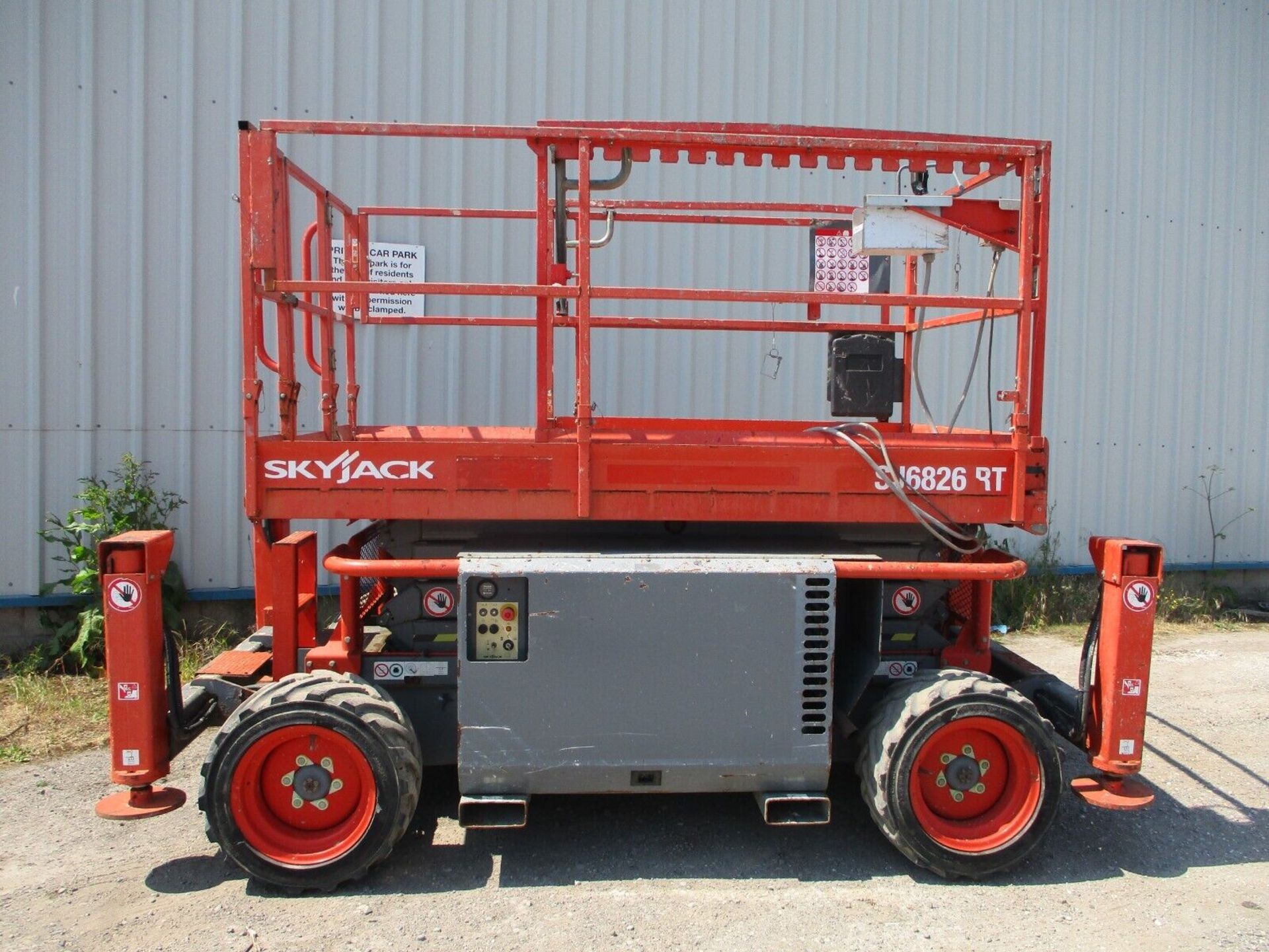 2015 SKYJACK SJ 6826 SCISSOR LIFT ACCESS PLATFORM CHERRY PICKER MEWP GENIE 6832 - Image 12 of 15