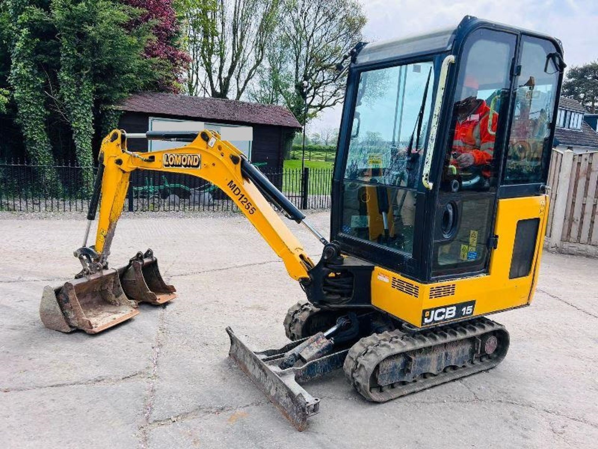 JCB 15 TRACKED EXCAVATOR *YEAR 2018 , CHOICE OF 2* C/W 3 X BUCKETS - Image 10 of 19