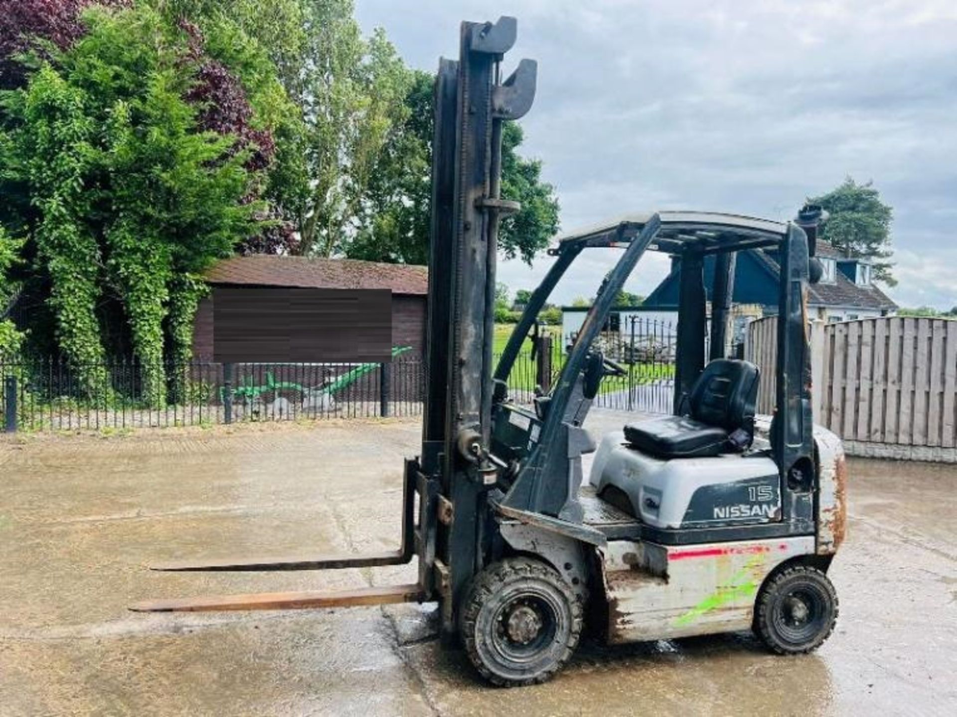 NISSAN 15 DIESEL FORKLIFT *YEAR 2006* C/W 2 STAGE MASK - Image 11 of 12