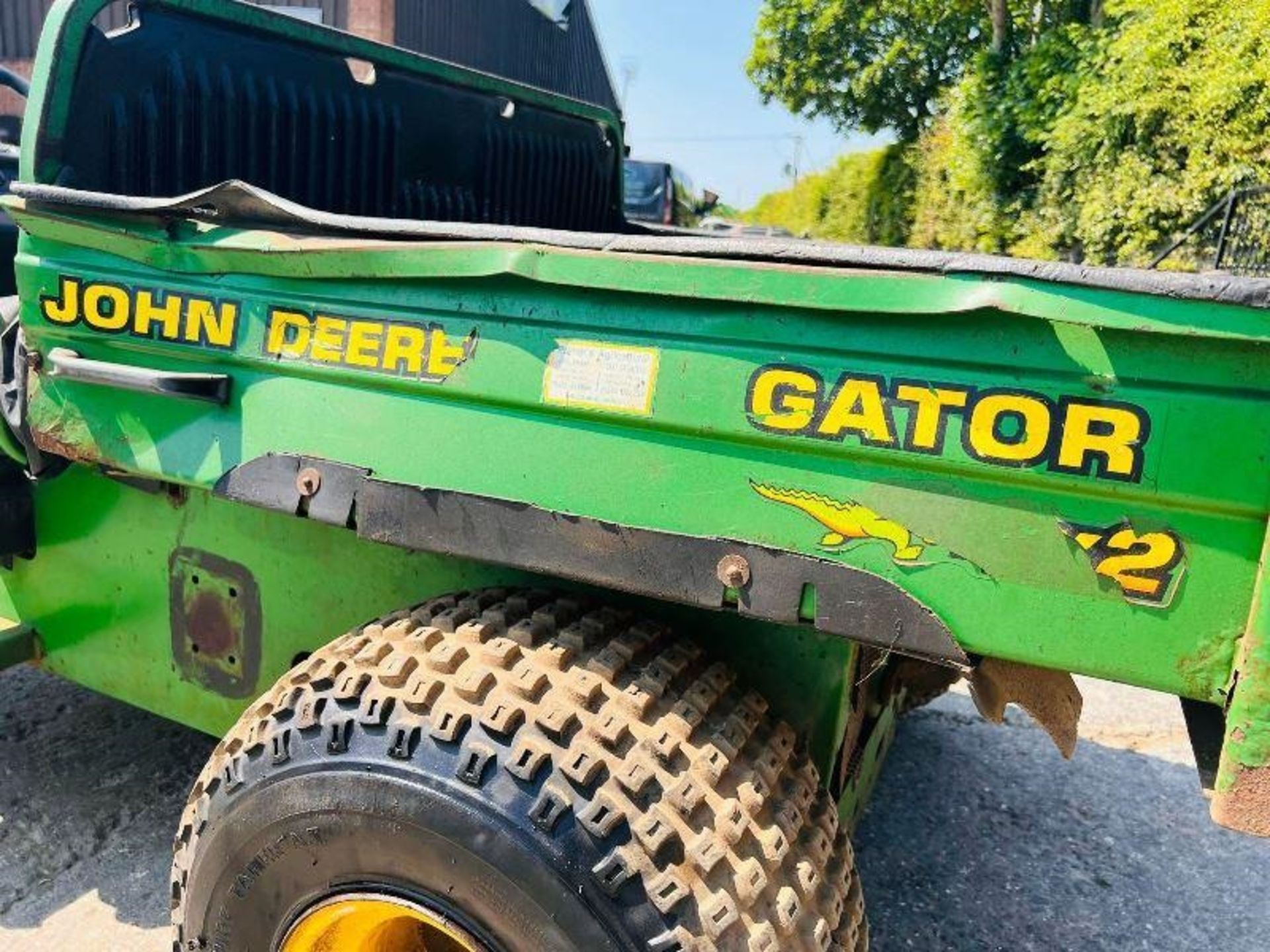 JOHN DEERE GATOR 4WD PETROL UTV C/W ELECTRIC TIP BODY - Image 13 of 15