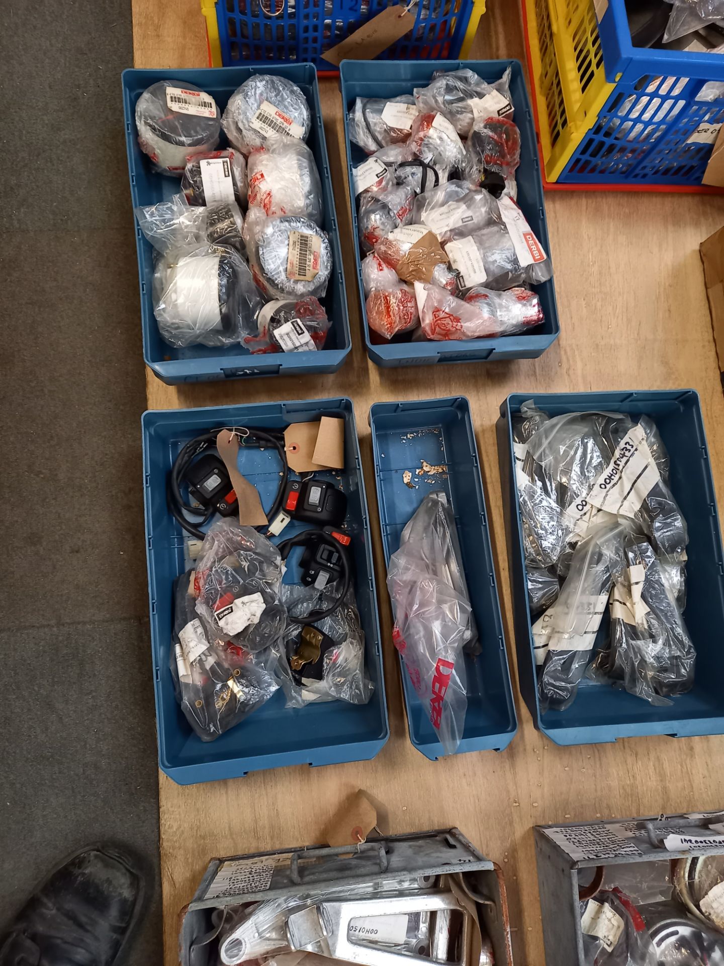 JOB LOT OF NEW GENUINE OE DERBI SCOOTER PARTS STARTING PRICE IS THE RESERVE PRICE - Image 10 of 13