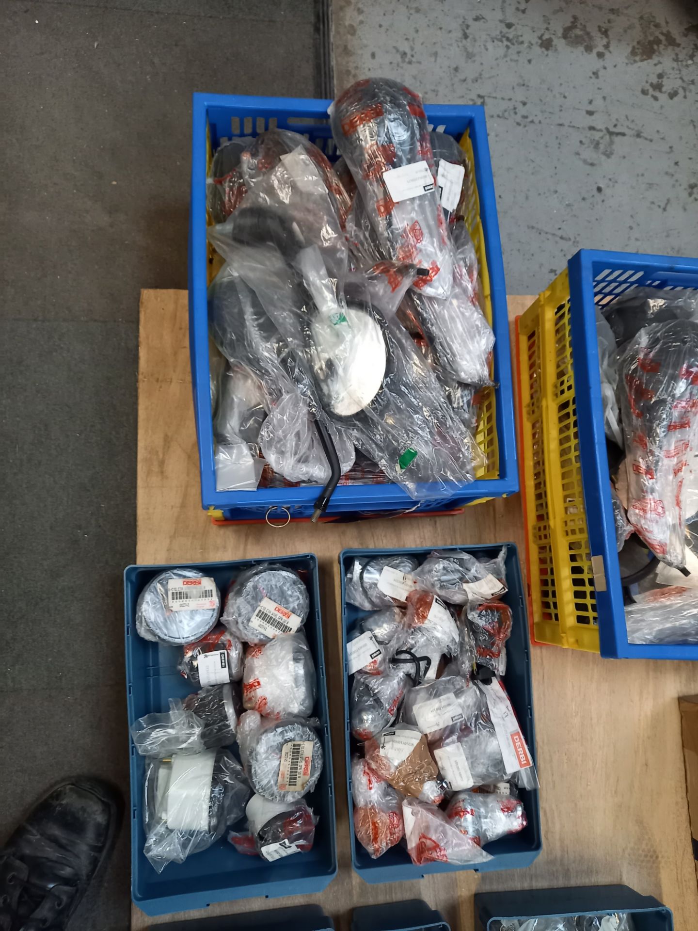 JOB LOT OF NEW GENUINE OE DERBI SCOOTER PARTS STARTING PRICE IS THE RESERVE PRICE - Image 11 of 13