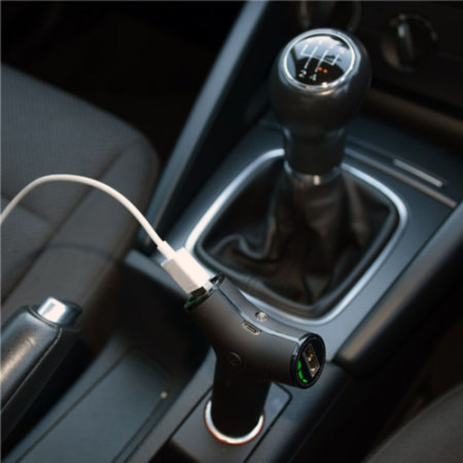 208 UNITS X 3-IN-1 POWER BANK WITH IN-CAR CHARGER & TORCH - Image 3 of 4