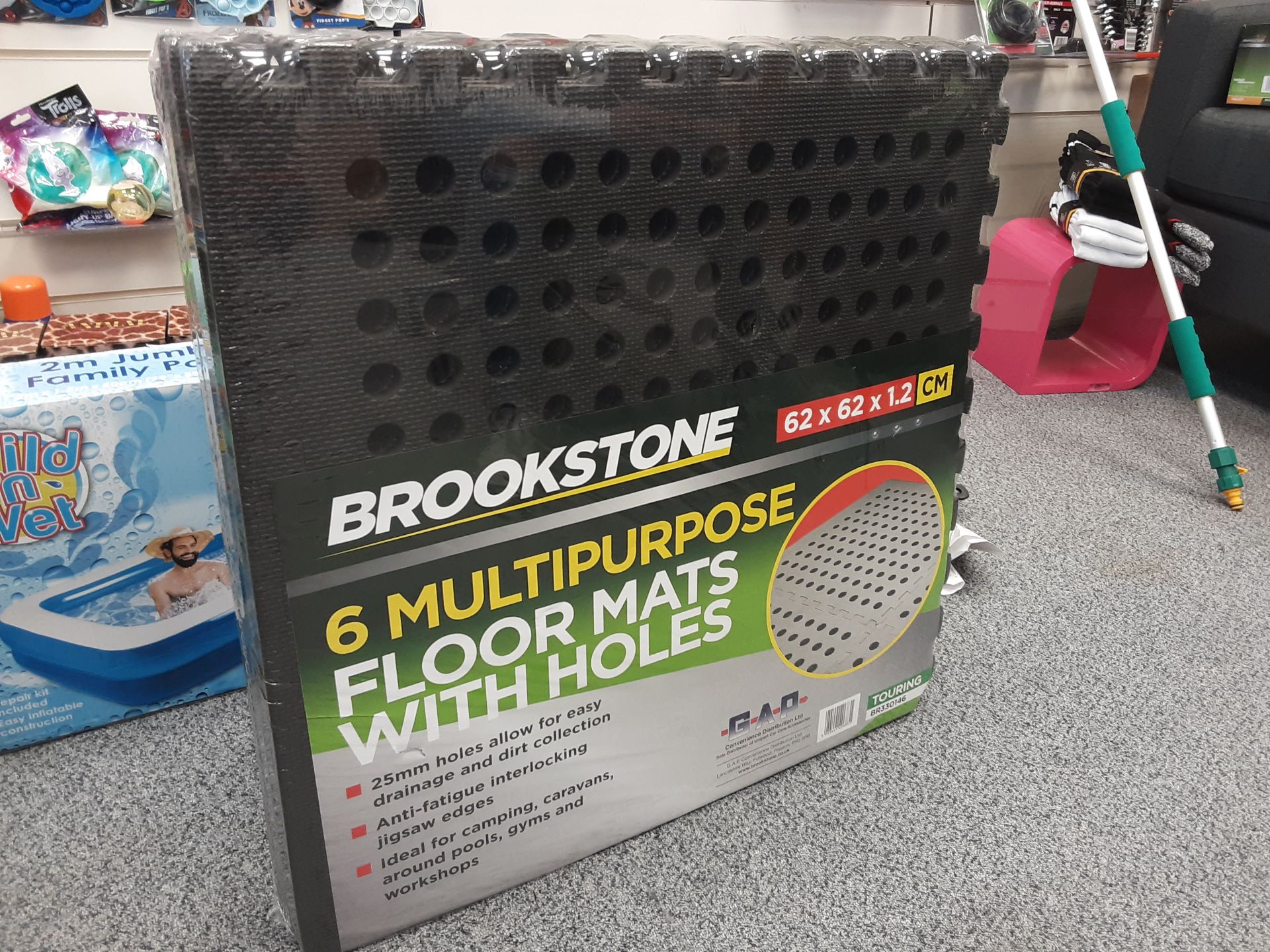 288 X BROOKSTONE NEW INTERCONNECTING GYM / GARAGE FLOOR MATS (48 PACKS OF 6) - 62 X 62 X 1.2CM - Image 6 of 6