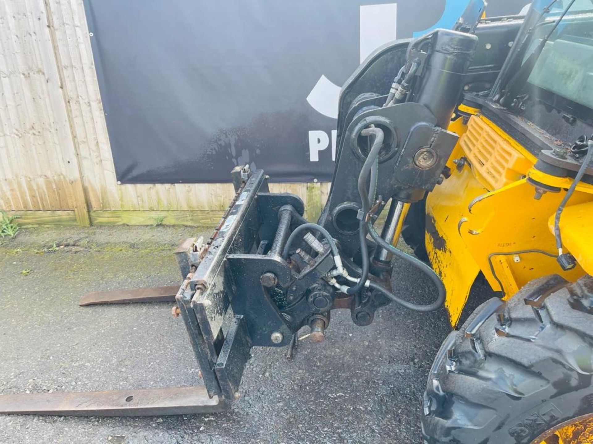 JCB 520-50 TELEHANDLER 2005 9047 HOURS 5 M REACH 2000 KG LIFT FORKS - Image 9 of 17