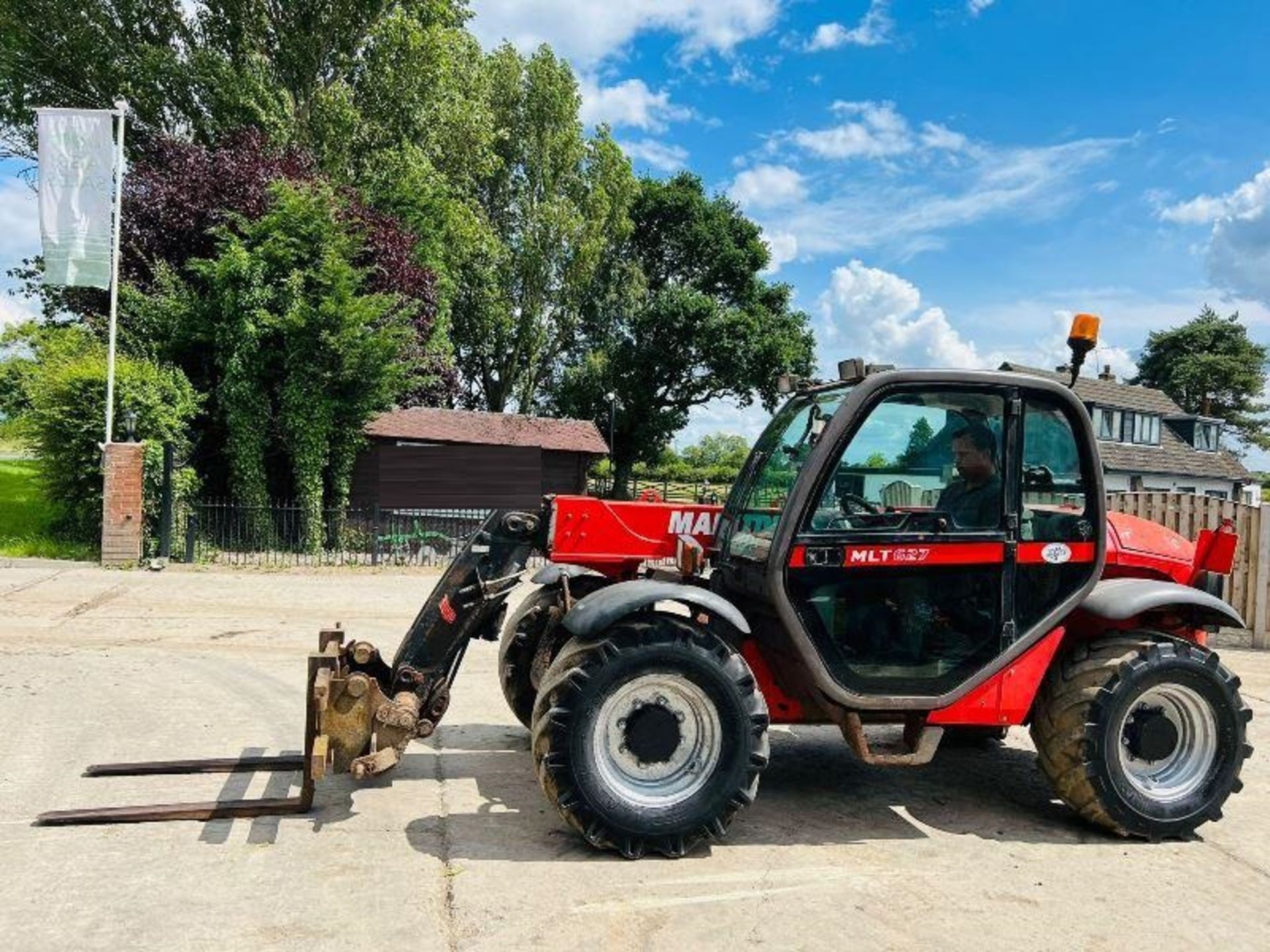 MANITOU MLT627T 4WD TELEHANDLER C/W PALLET TINES - Image 9 of 18