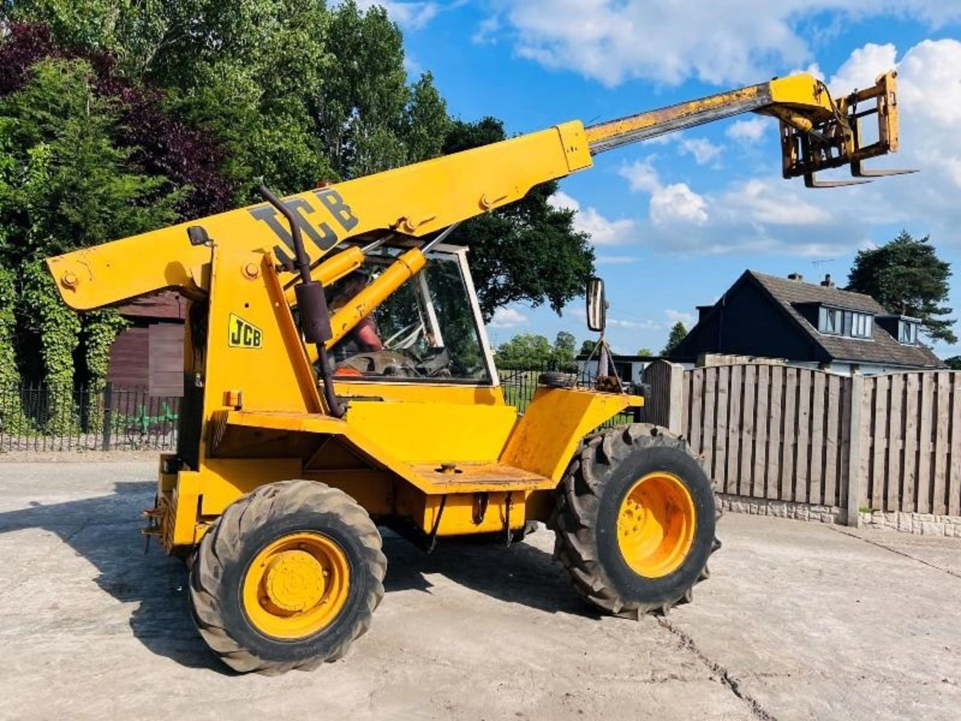 CB 525 4WD TELEHANDLER C/W PALLET TINES - Image 8 of 16