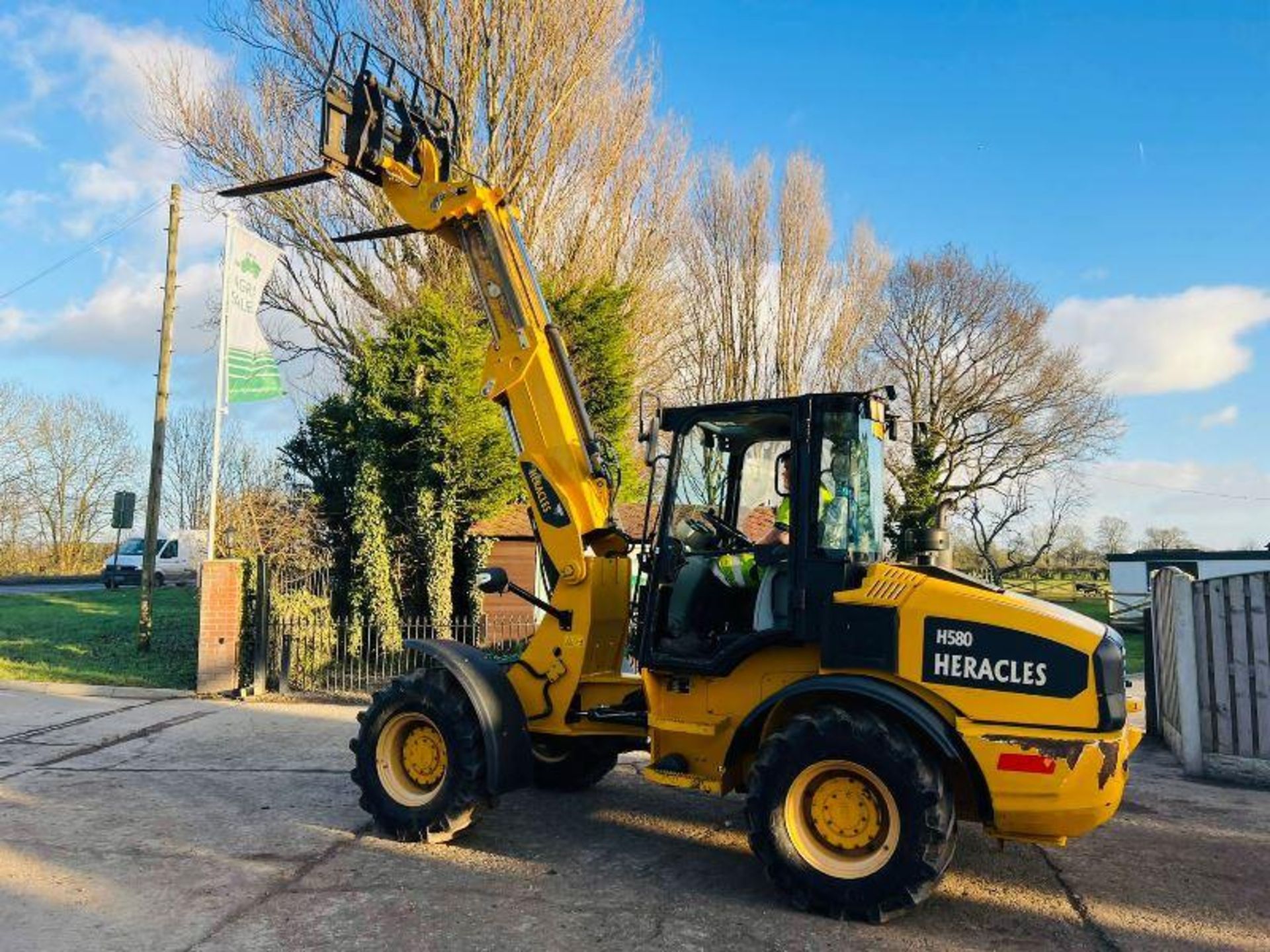 HERACLES H580 4WD TELEHANDLER * YEAR 2019 * C/W QUICK HITCH & PALLET TINES - Image 11 of 14