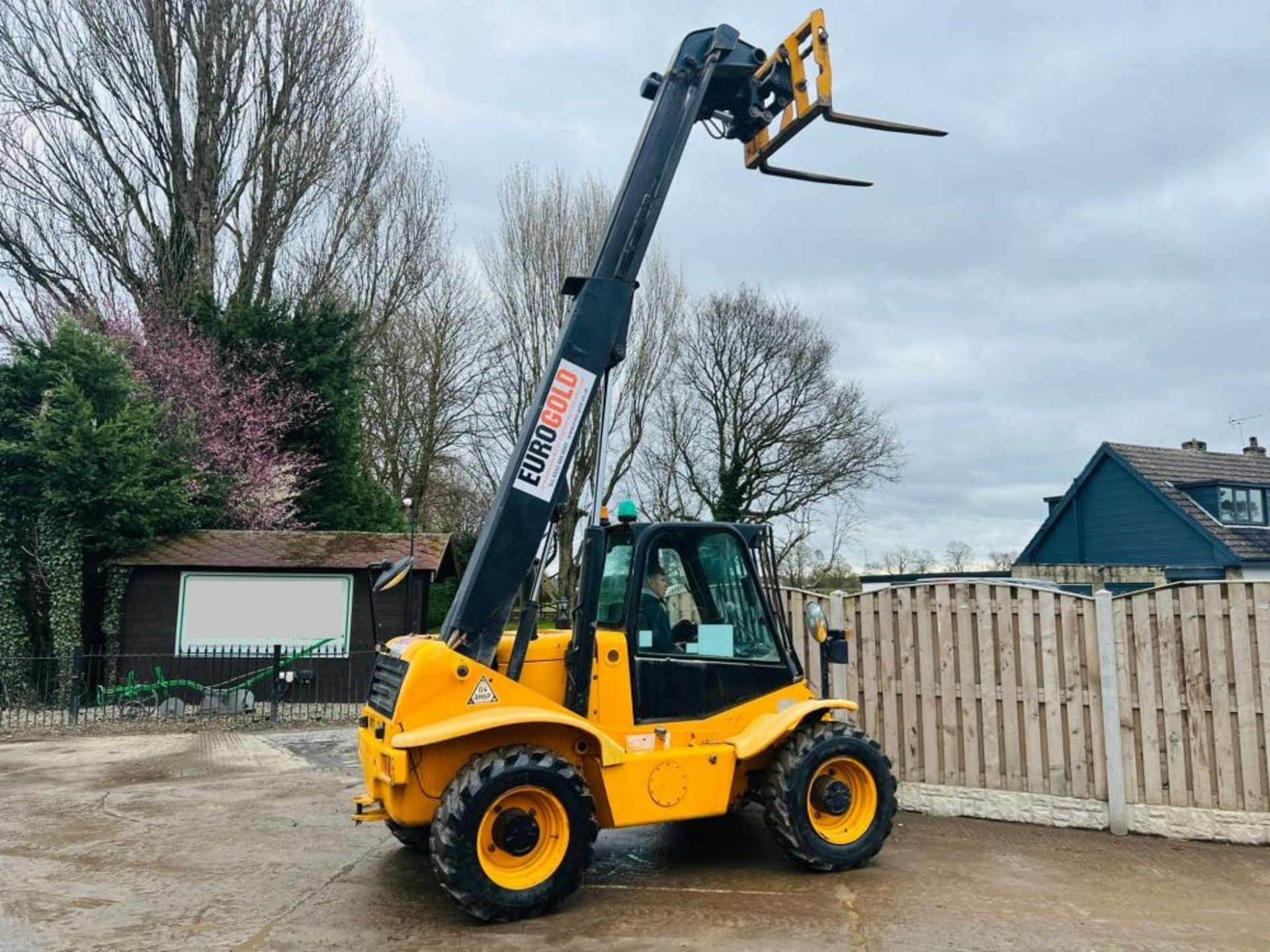 JCB 520-50 4WD TELEHANDLER * YEAR 2013 , ROAD REGISTERED - Image 3 of 19