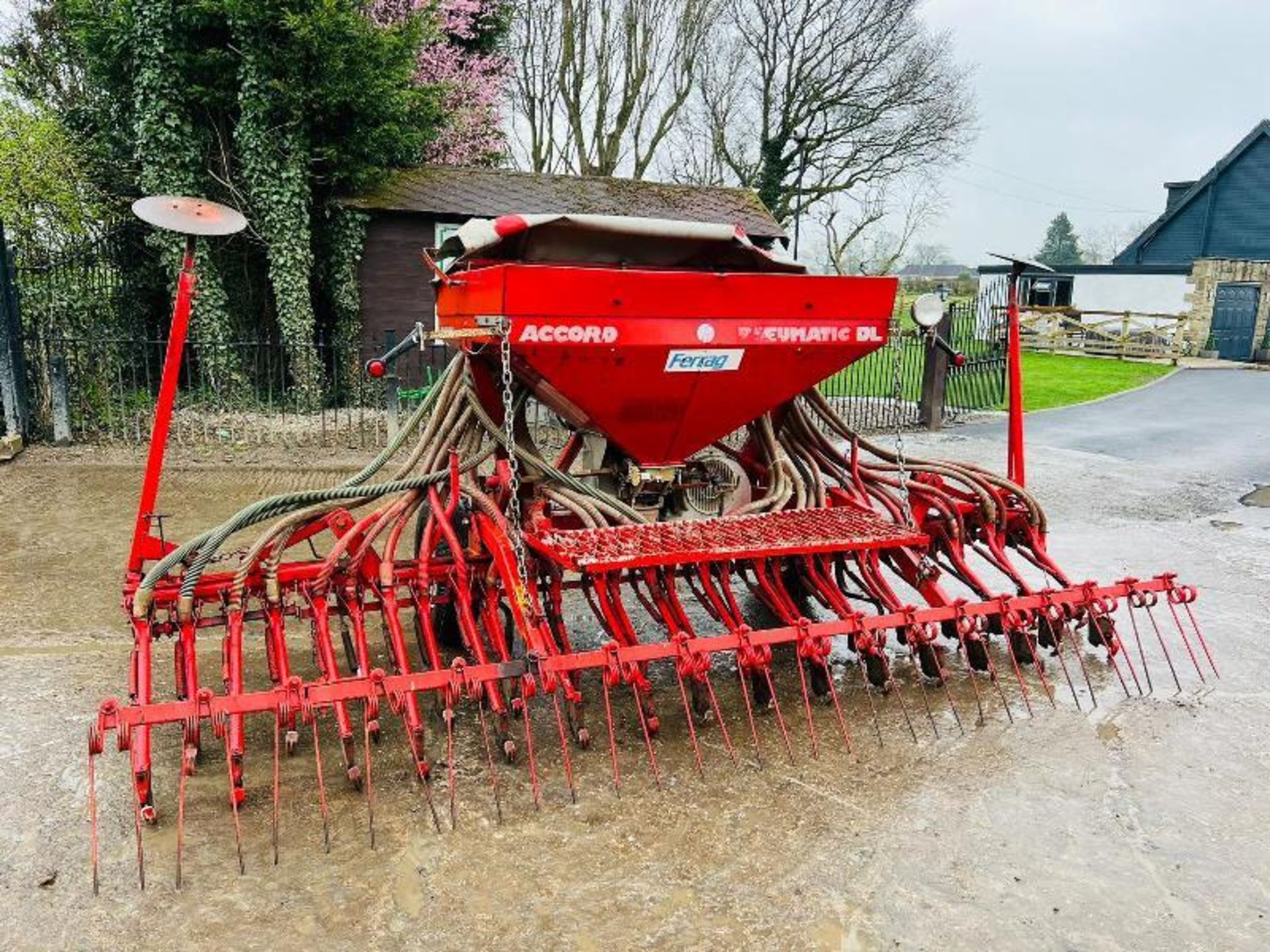 ACCORD TYPE D SEED DRILL C/W EXTENDABLE ARMS - Image 2 of 10