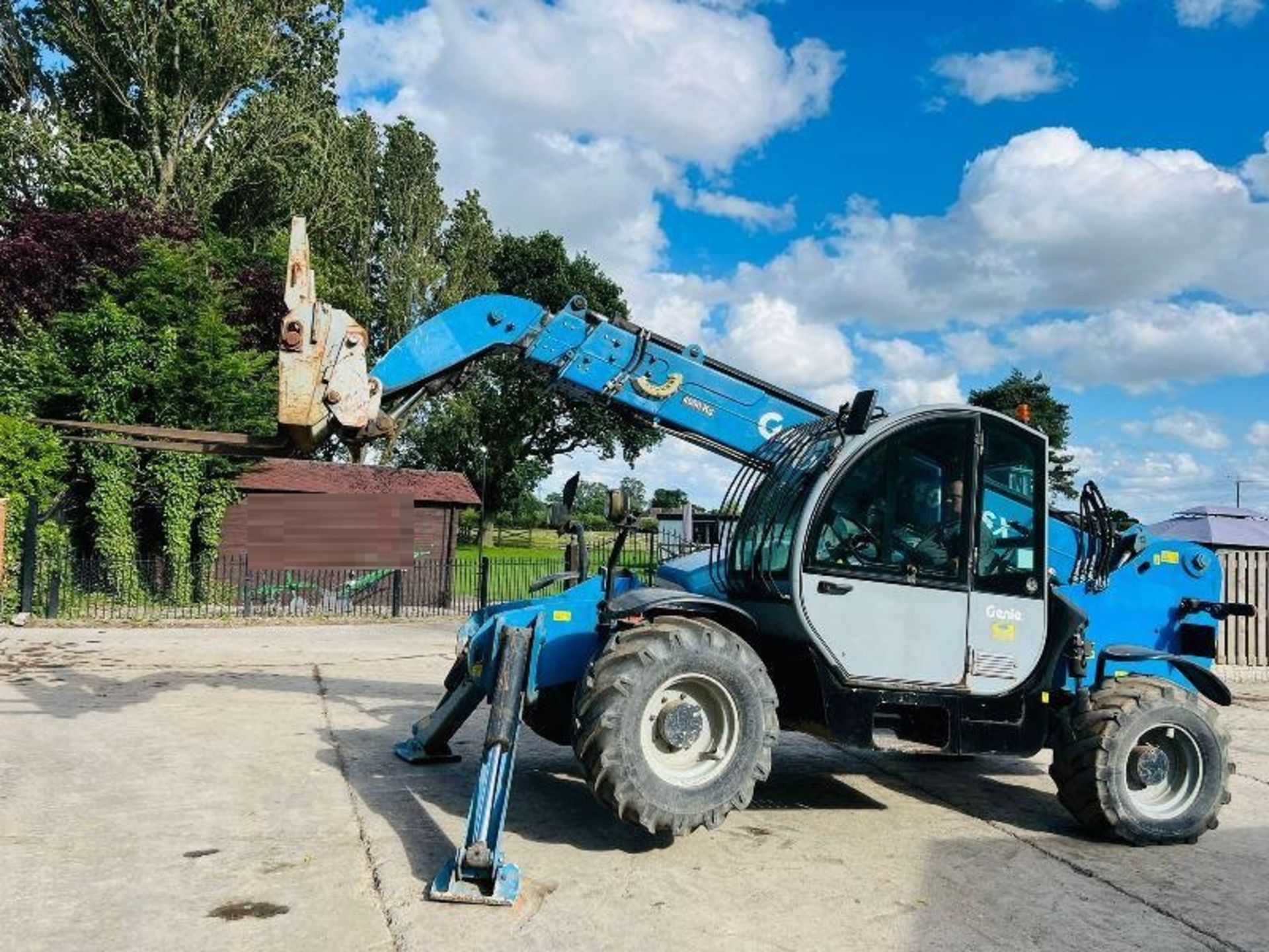 GENIE GTH4013 4WD TELEHANDLER *YEAR 2008, 13 METER REACH* C/W PALLET TINES - Image 7 of 18