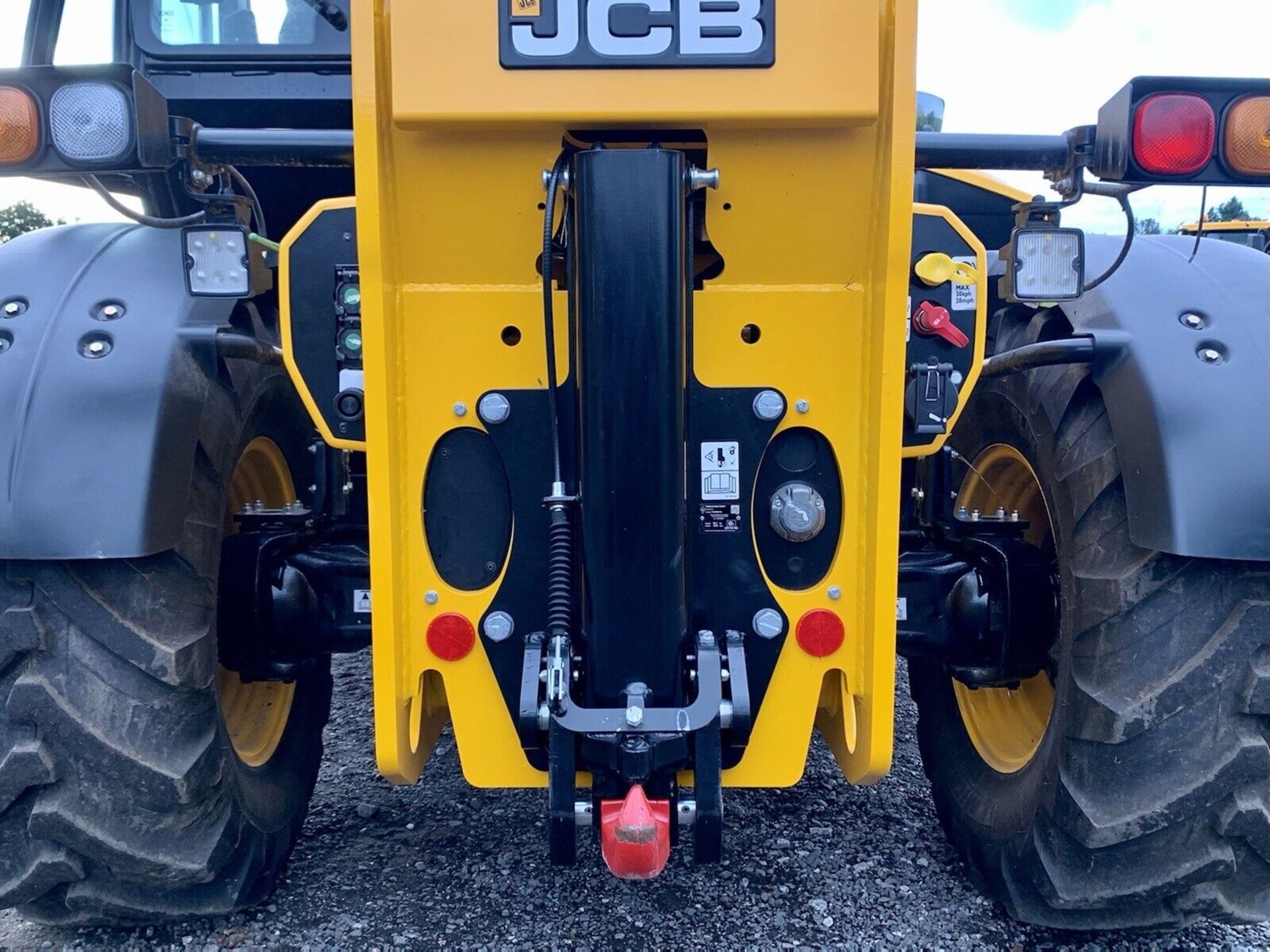 JCB HYDRAULIC HEAVY DUTY REAR TRAILER HITCH / LOADALL / TELEHANDLER / MANITOU - Image 5 of 5