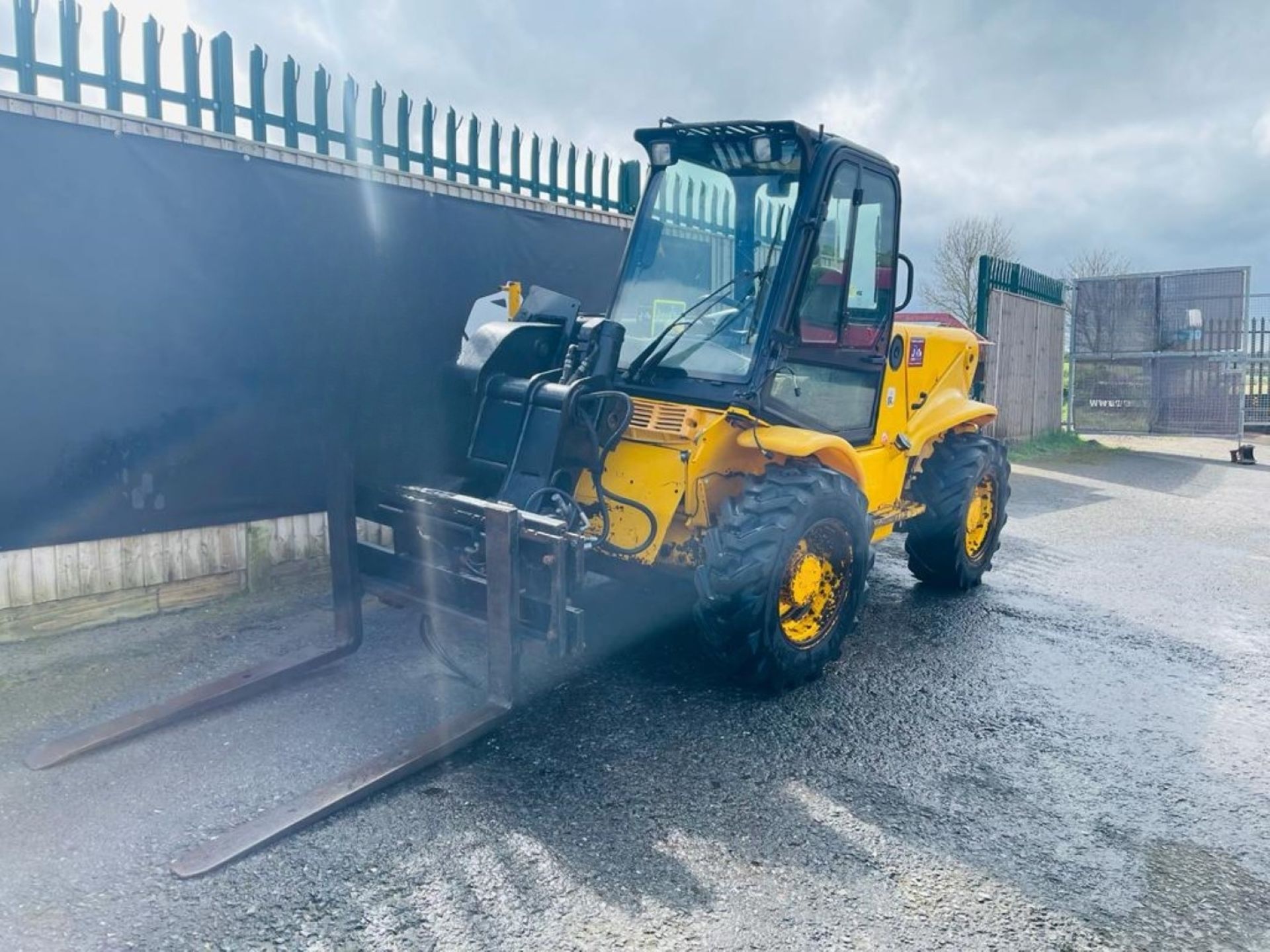 JCB 520-50 TELEHANDLER 2005 9047 HOURS 5 M REACH 2000 KG LIFT FORKS - Image 4 of 17