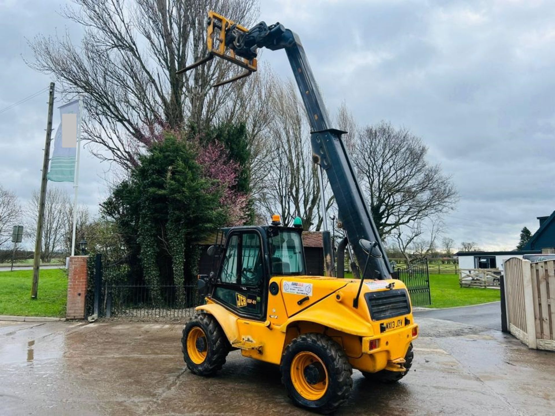 JCB 520-50 4WD TELEHANDLER * YEAR 2013 , ROAD REGISTERED - Image 4 of 19