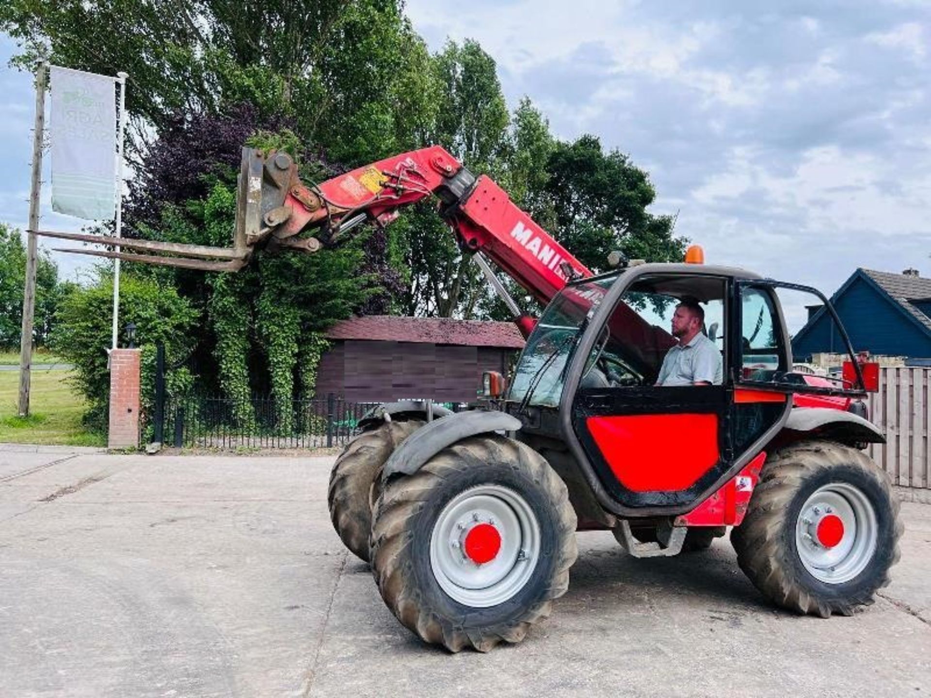 MANITOU MLT526T 4WD TELEHANDLER C/W PALLET TINES - Image 4 of 18