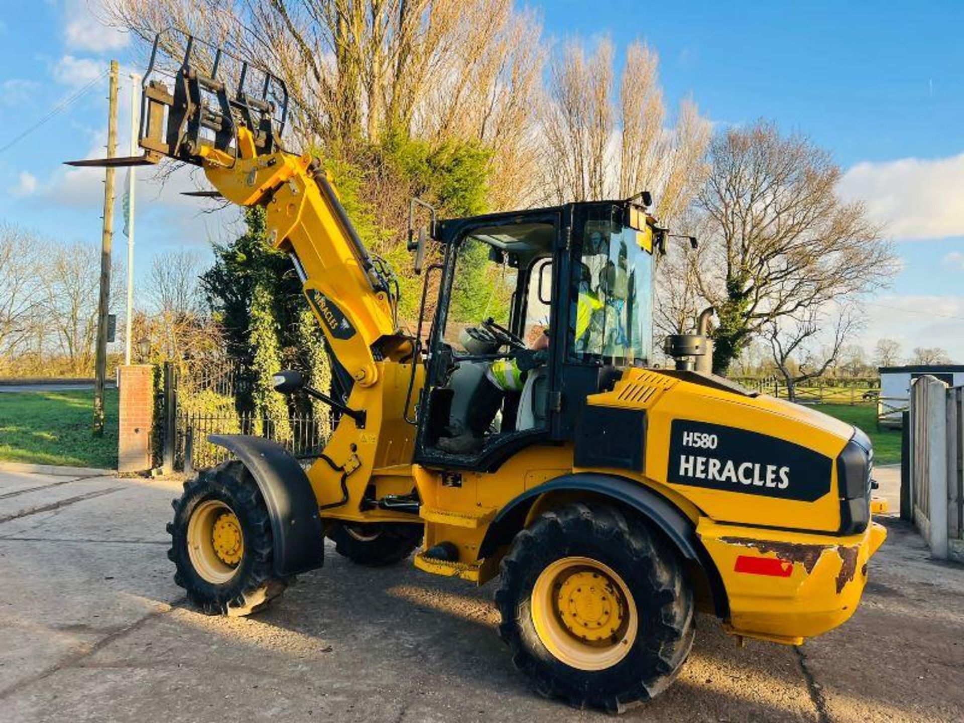 HERACLES H580 4WD TELEHANDLER * YEAR 2019 * C/W QUICK HITCH & PALLET TINES - Image 12 of 14