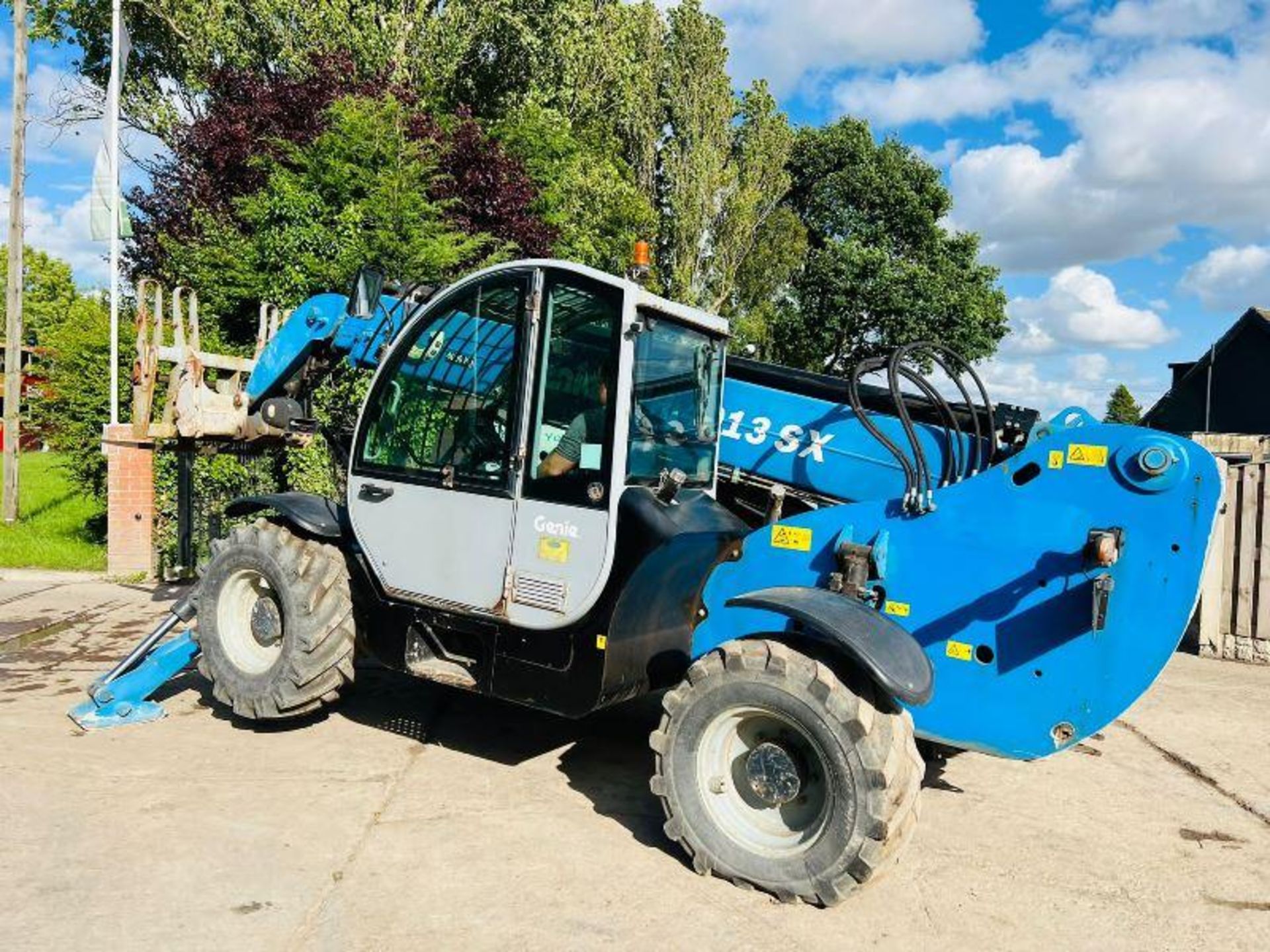 GENIE GTH4013 4WD TELEHANDLER *YEAR 2008, 13 METER REACH* C/W PALLET TINES - Image 18 of 18