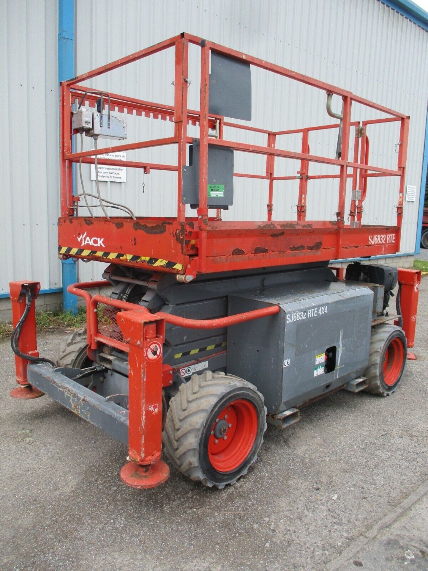 2014 SKYJACK 6832 RTE SCISSOR LIFT ACCESS PLATFORM CHERRY PICKER ELECTRIC DIESEL - Bild 14 aus 15