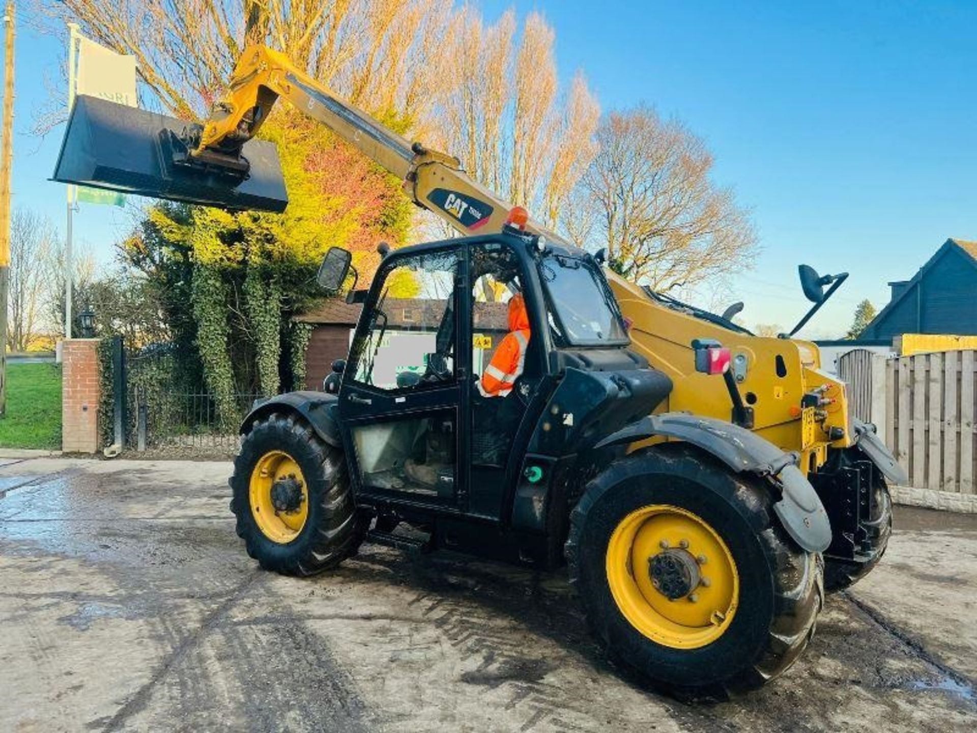 CATERPILLAR TH336 4WD TELEHANDLER * YEAR 2009 * C/W BRAND NEW BUCKET - Image 9 of 19