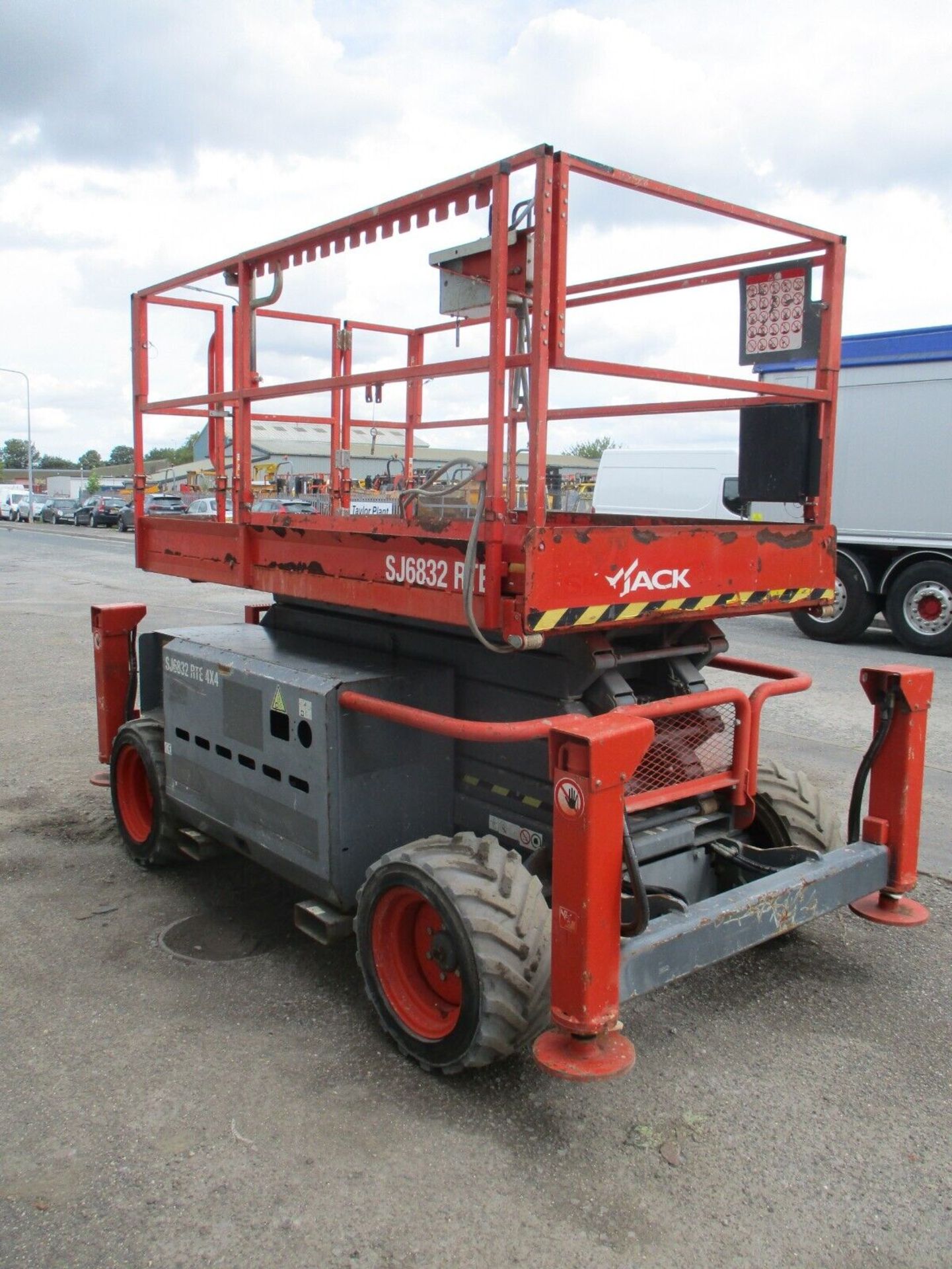 2014 SKYJACK 6832 RTE SCISSOR LIFT ACCESS PLATFORM CHERRY PICKER ELECTRIC DIESEL - Bild 4 aus 15