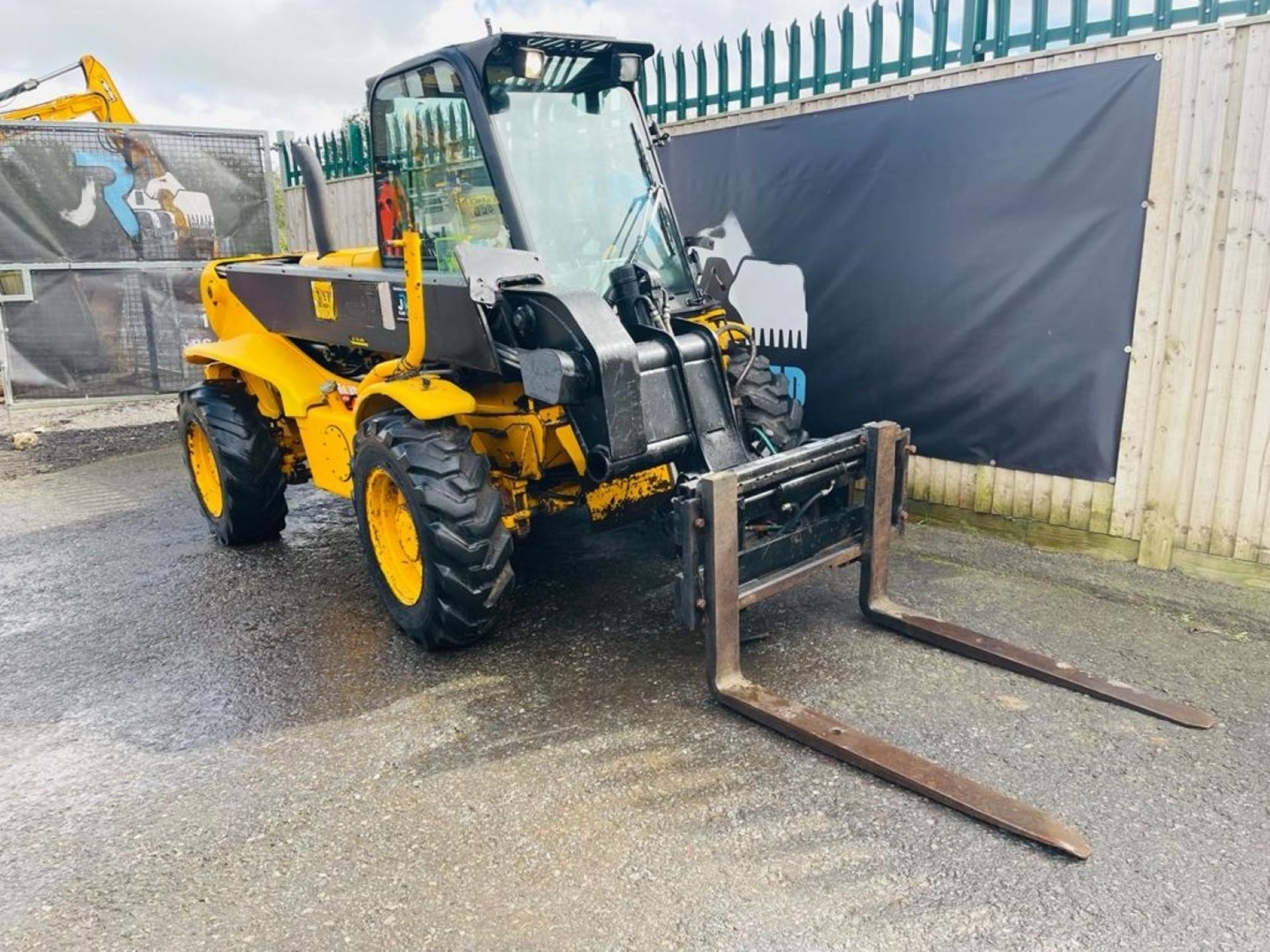 JCB 520-50 TELEHANDLER 2005 9047 HOURS 5 M REACH 2000 KG LIFT FORKS - Image 3 of 17