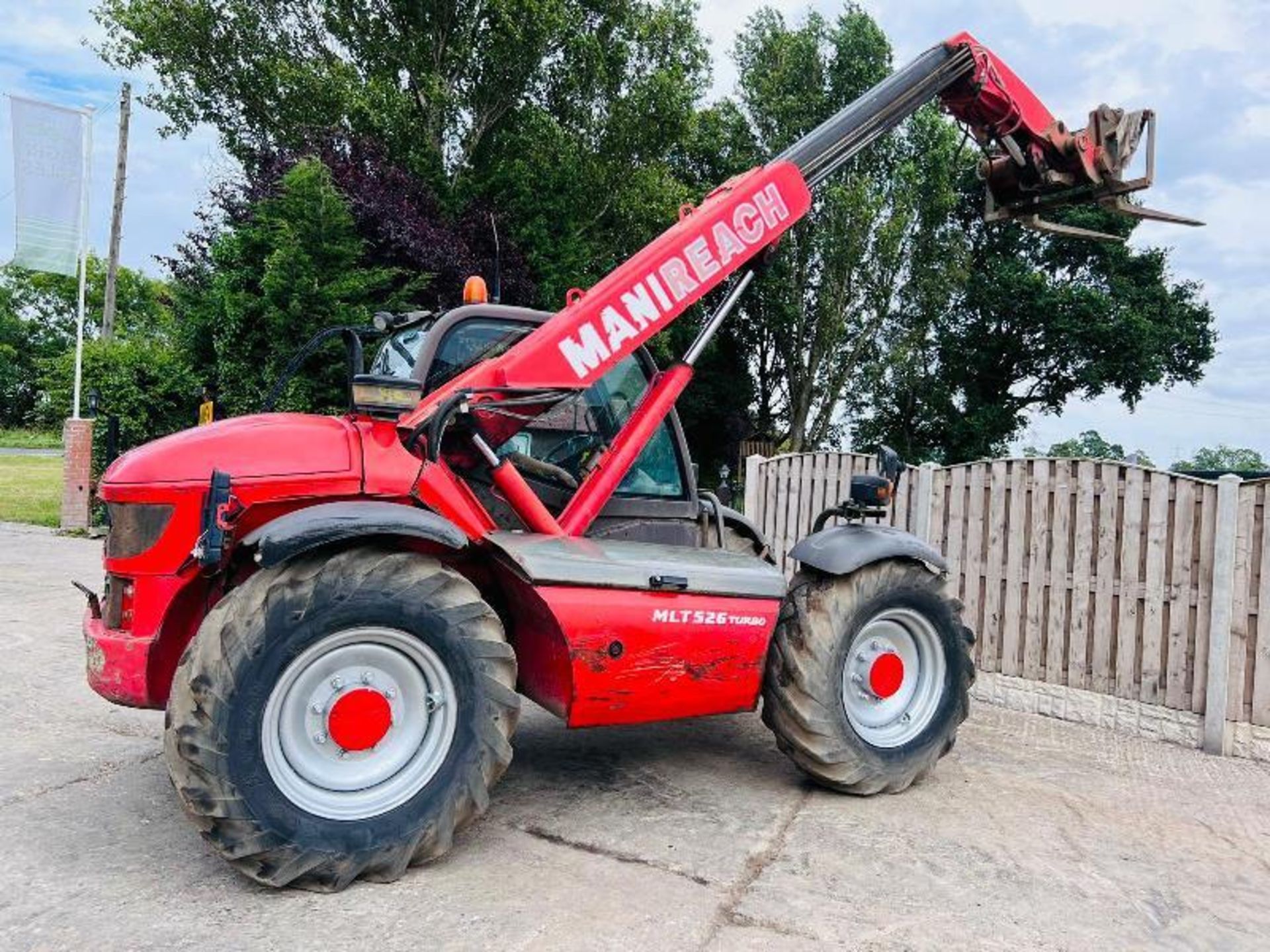 MANITOU MLT526T 4WD TELEHANDLER C/W PALLET TINES - Image 16 of 18