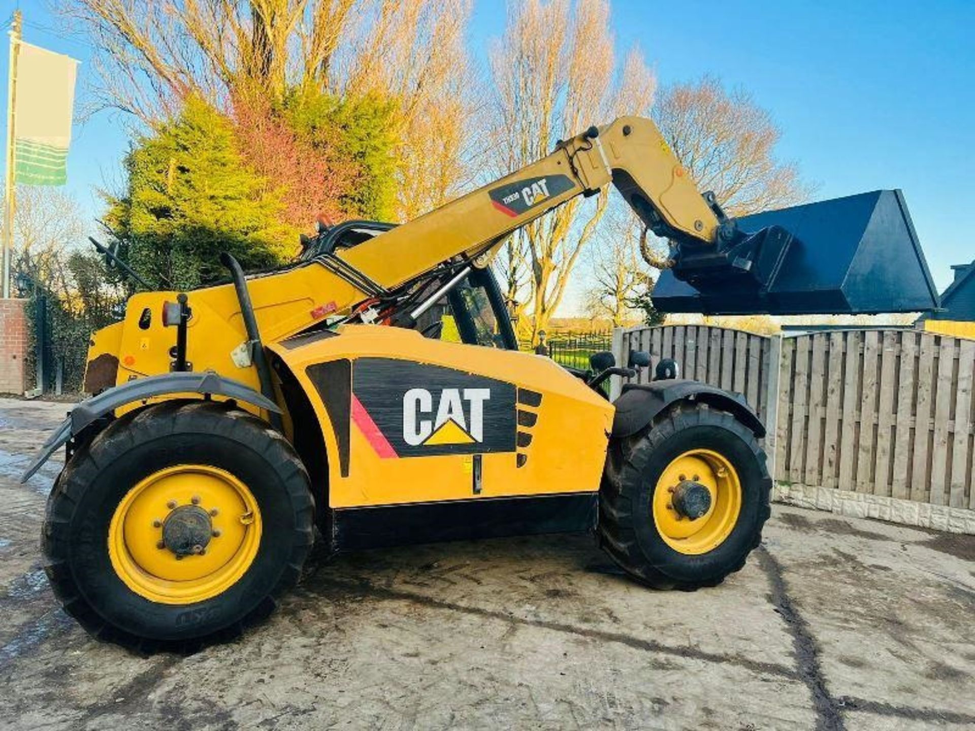 CATERPILLAR TH336 4WD TELEHANDLER * YEAR 2009 * C/W BRAND NEW BUCKET - Image 12 of 19