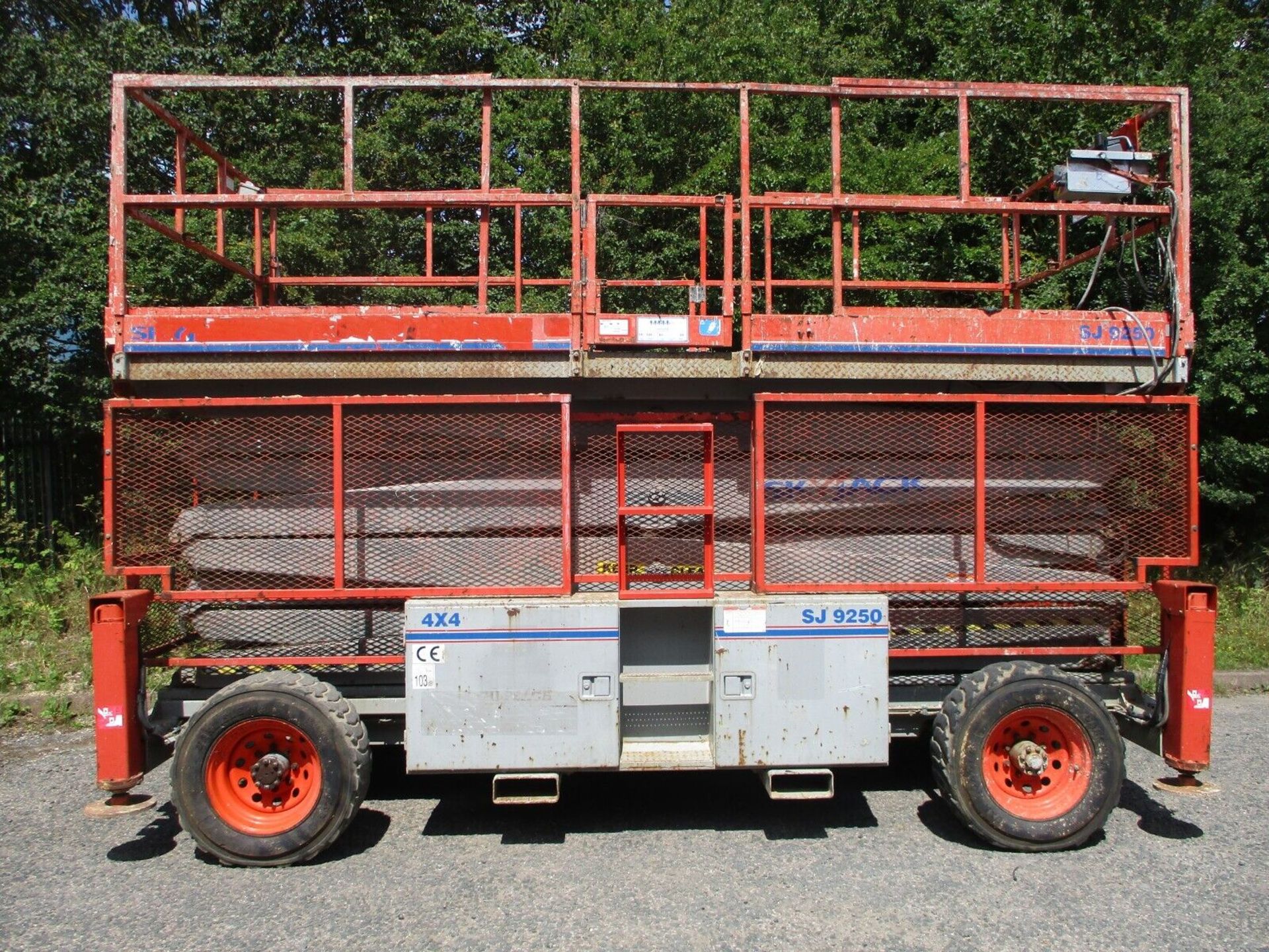 2007 SKYJACK 9250 SCISSOR LIFT ACCESS PLATFORM CHERRY PICKER MEWP GENIE - Bild 12 aus 15