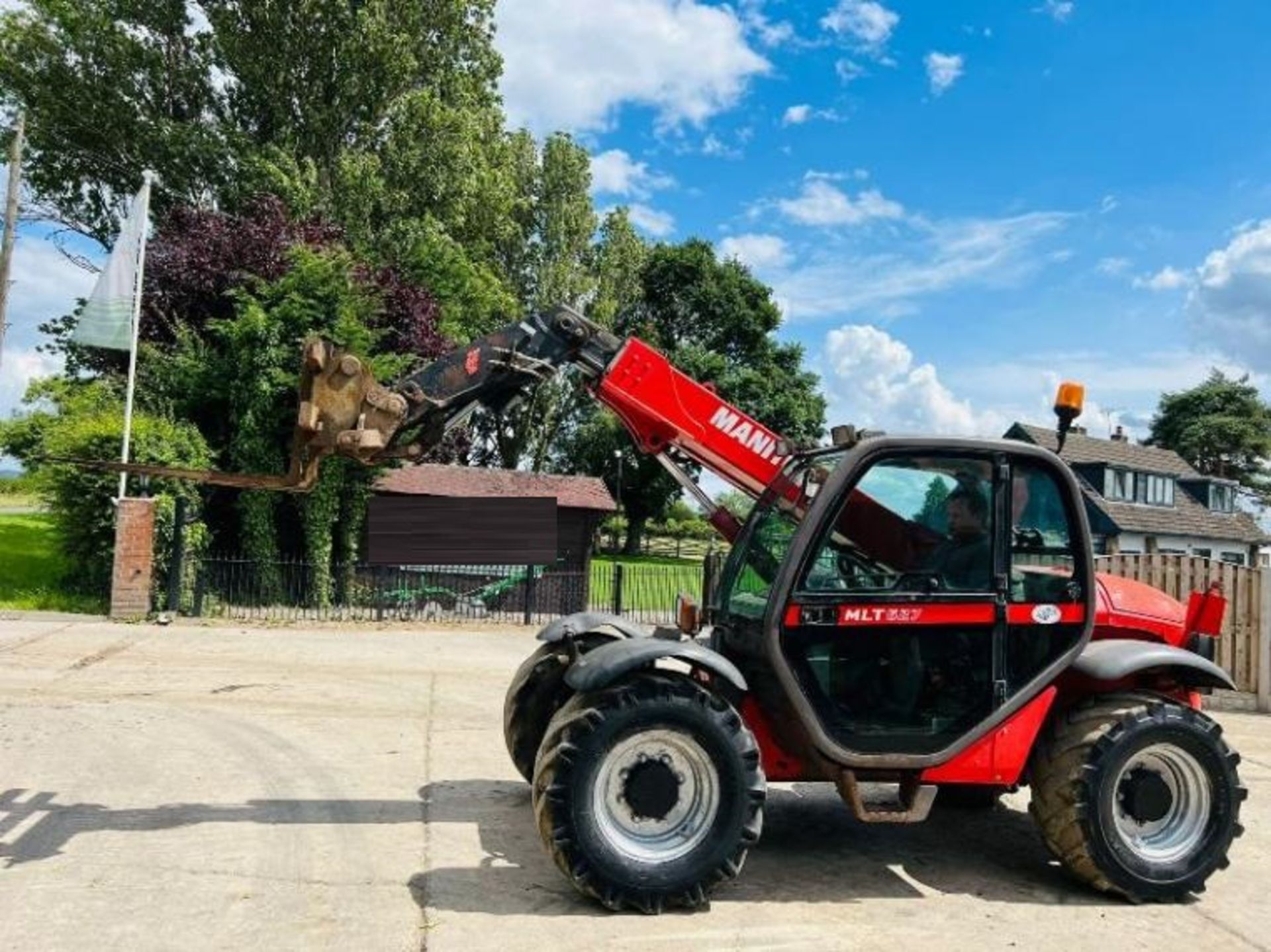 MANITOU MLT627T 4WD TELEHANDLER C/W PALLET TINES - Image 5 of 18