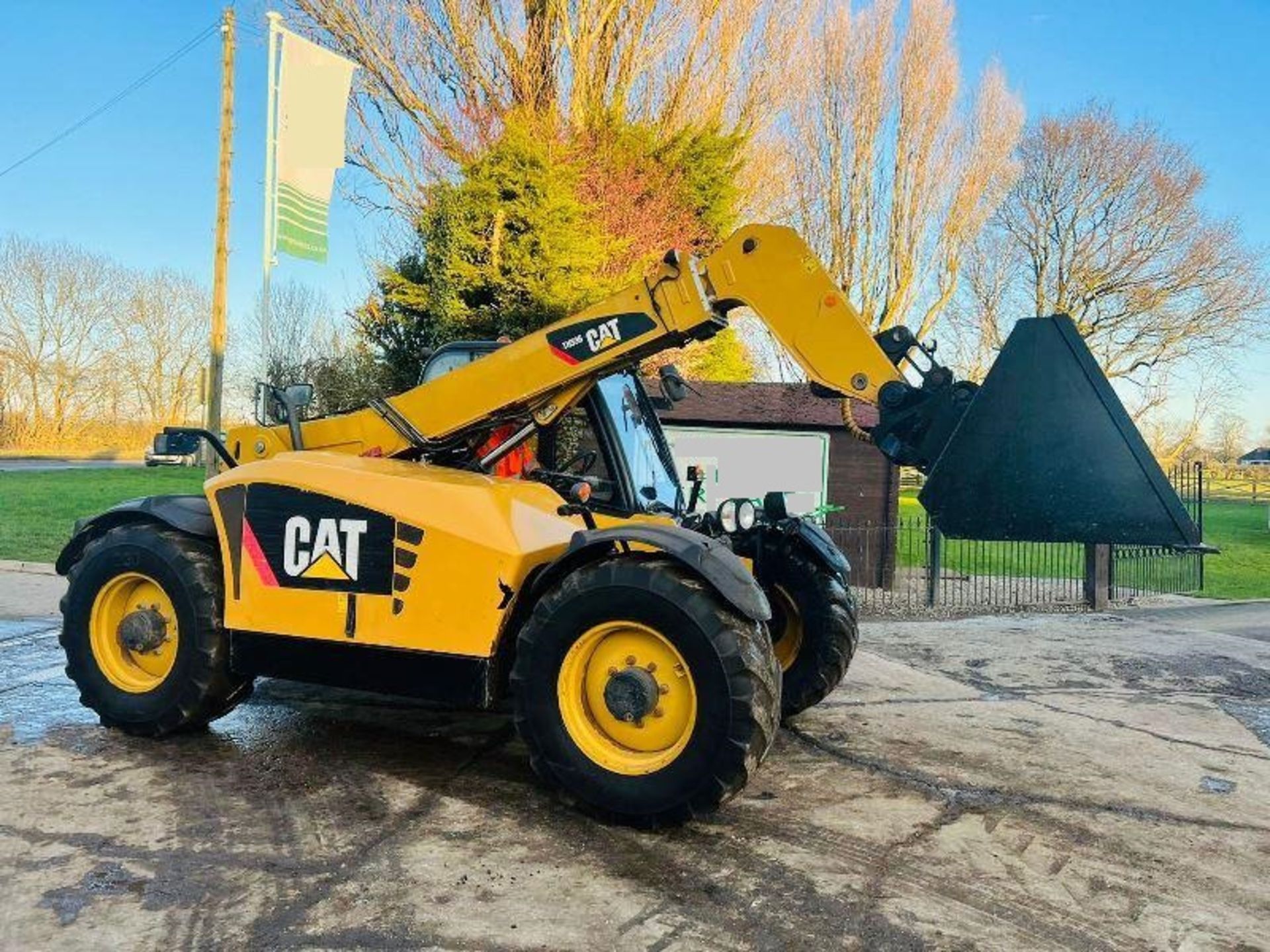 CATERPILLAR TH336 4WD TELEHANDLER * YEAR 2009 * C/W BRAND NEW BUCKET - Image 11 of 19