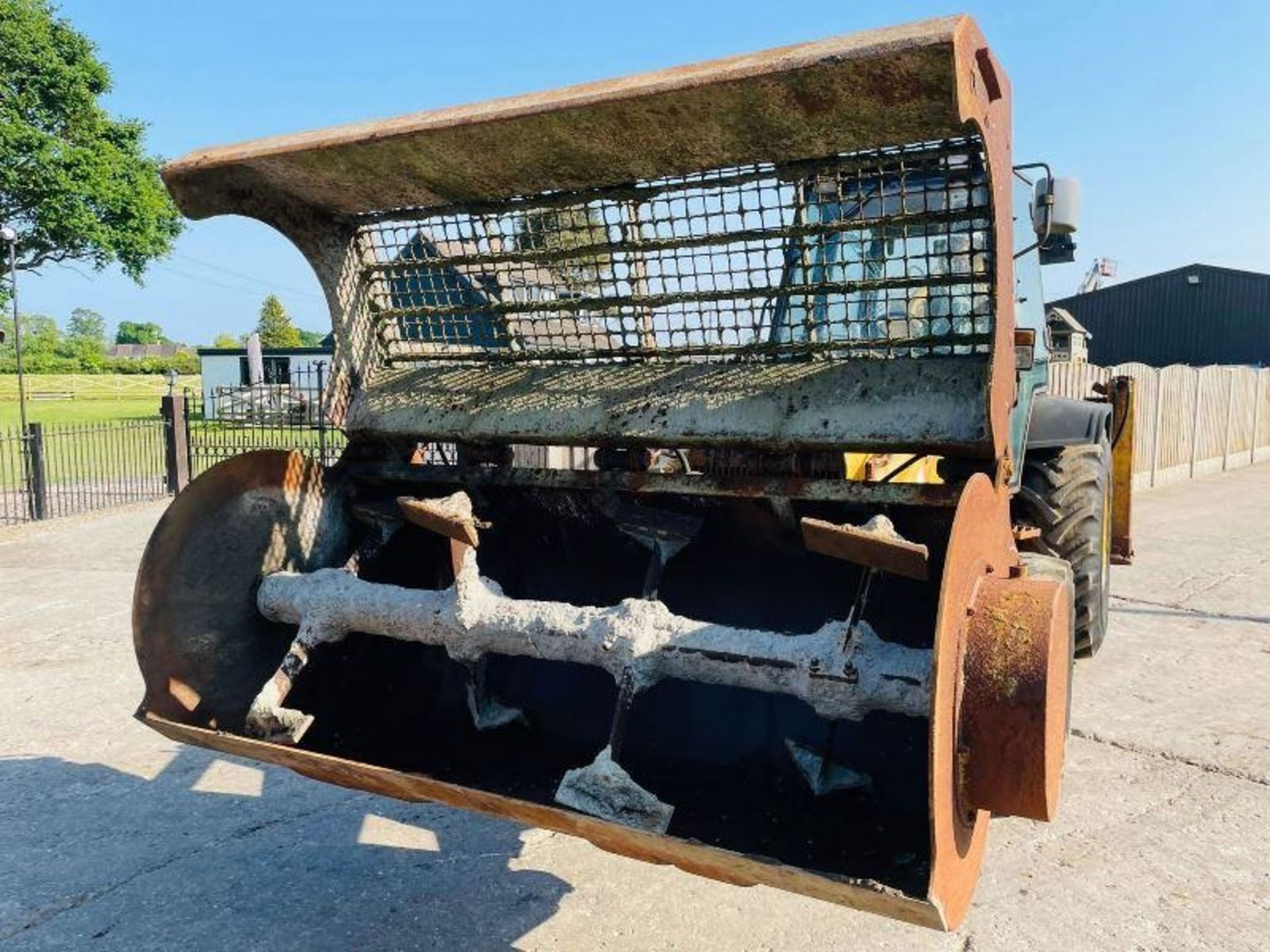 FORD NEW HOLLAND 655C 4WD BACKHOE C/W EXTENDING DIG & CEMENT MIXER BUCKET - Image 8 of 15