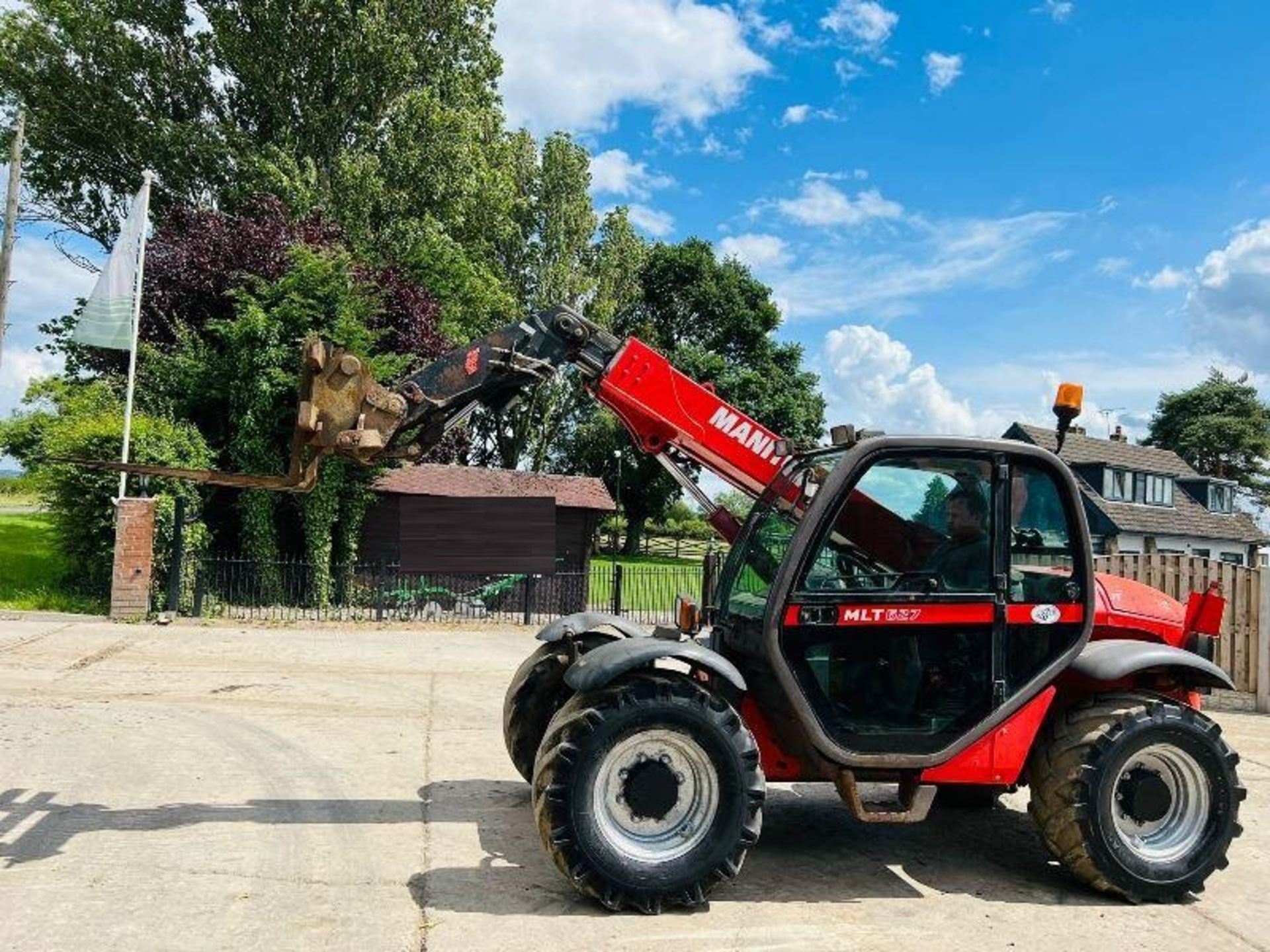 MANITOU MLT627T 4WD TELEHANDLER C/W PALLET TINES - Image 12 of 18