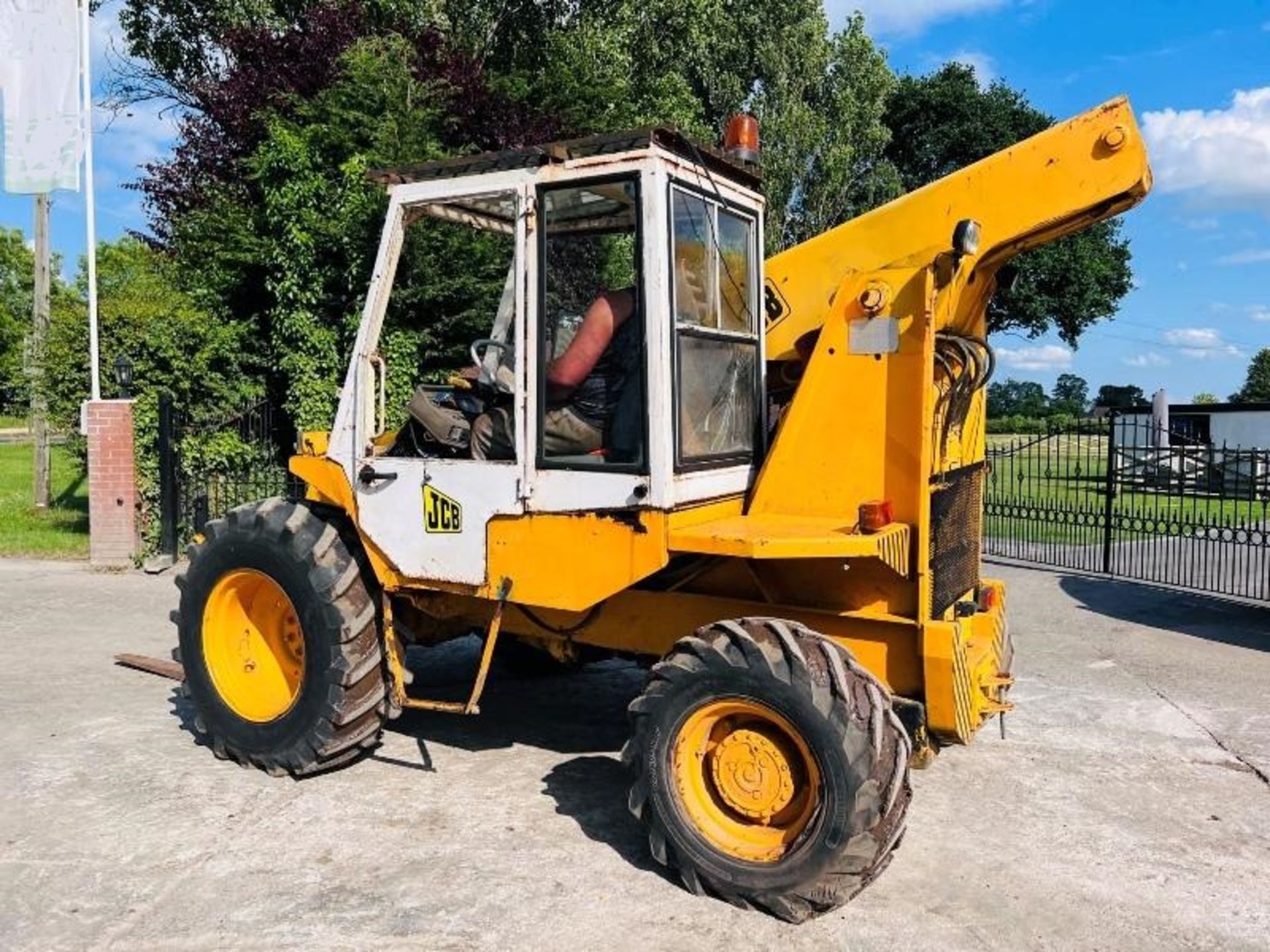 CB 525 4WD TELEHANDLER C/W PALLET TINES - Image 4 of 16